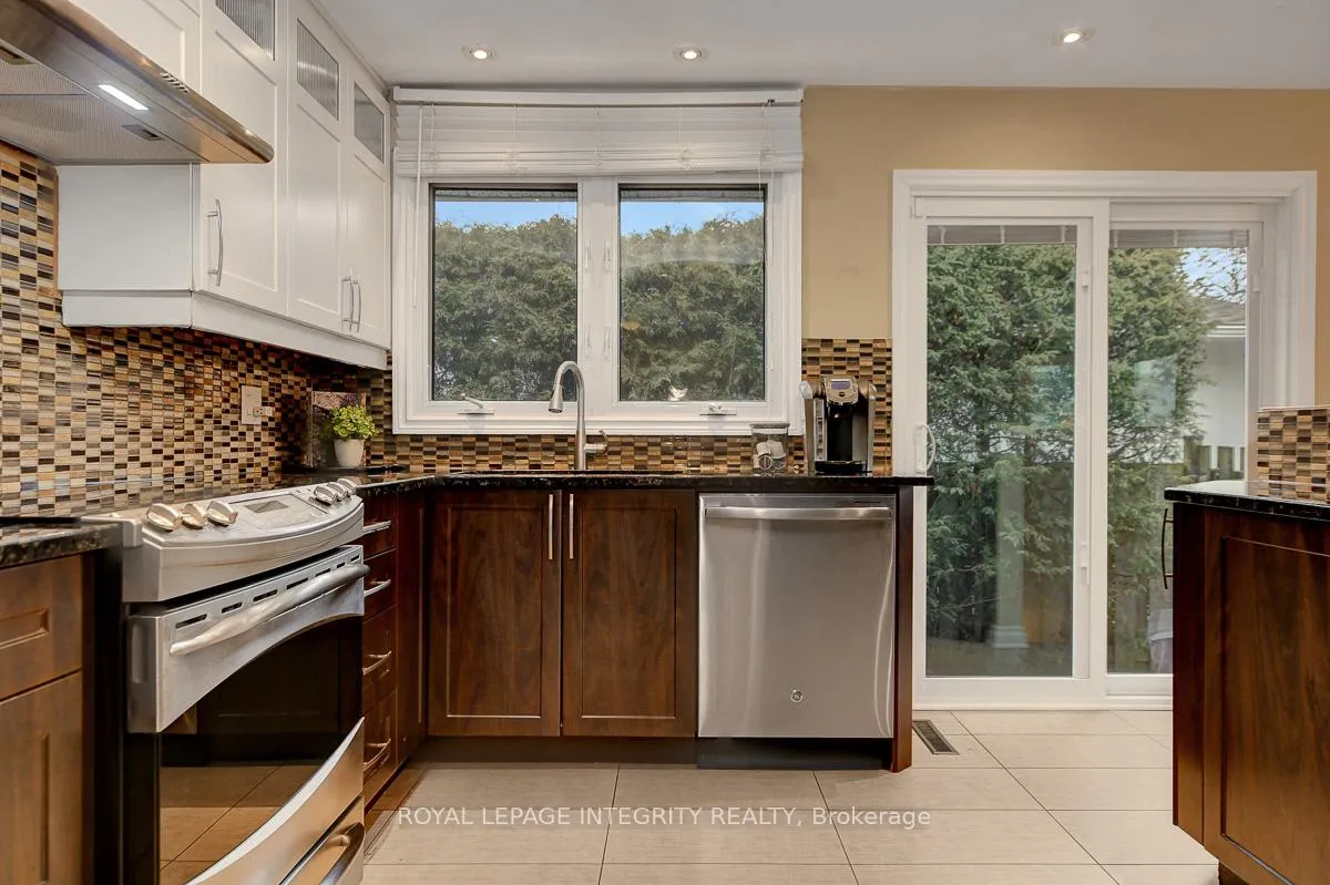 Photo 17 of 27 Birchview Road, Ottawa, Meadowlands/St. Claire Gardens — HOMEH