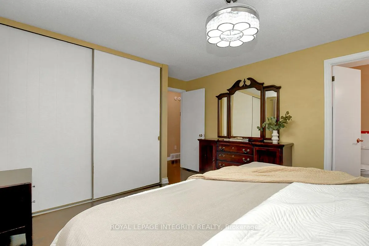 Photo 21 of 27 Birchview Road, Ottawa, Meadowlands/St. Claire Gardens — HOMEH