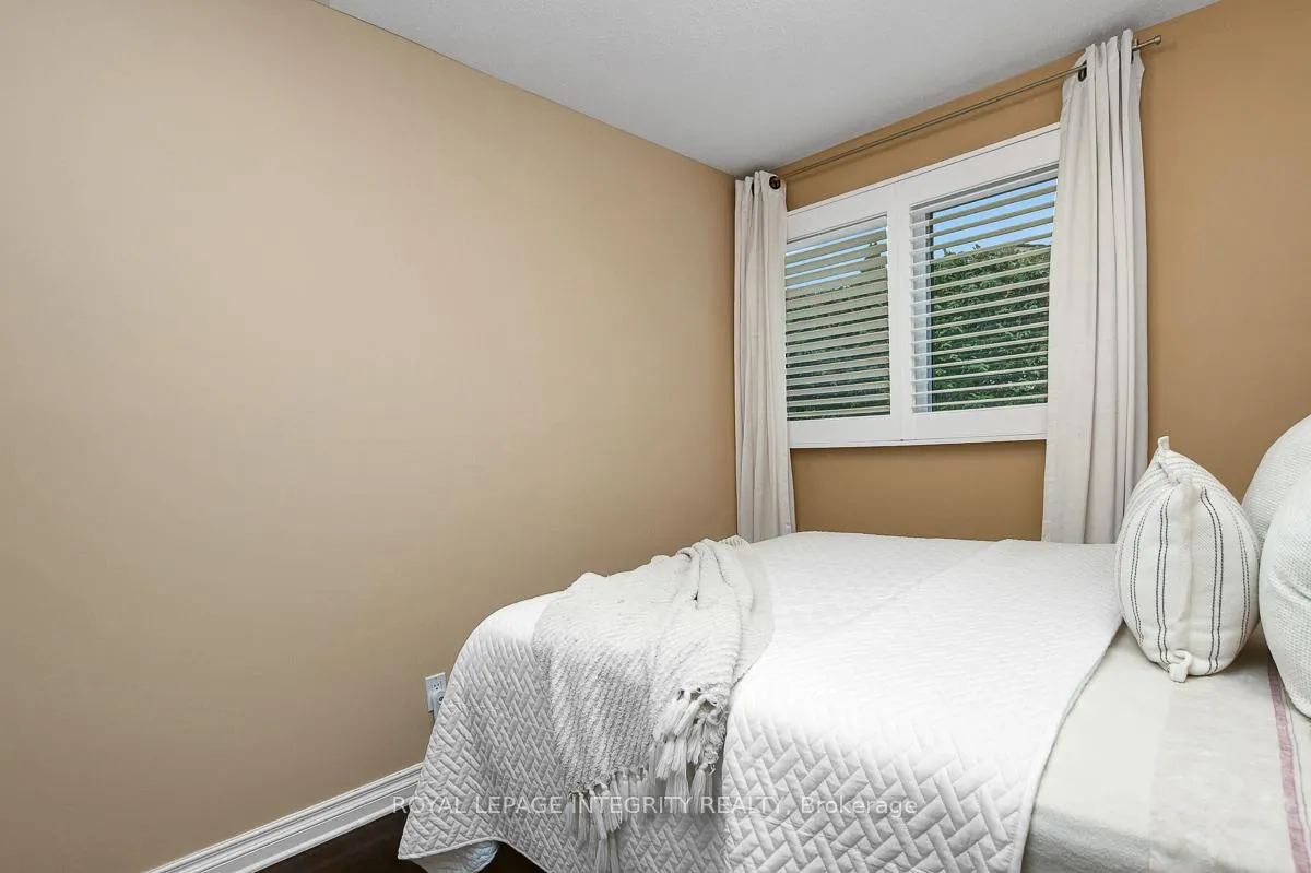 Photo 24 of 27 Birchview Road, Ottawa, Meadowlands/St. Claire Gardens — HOMEH