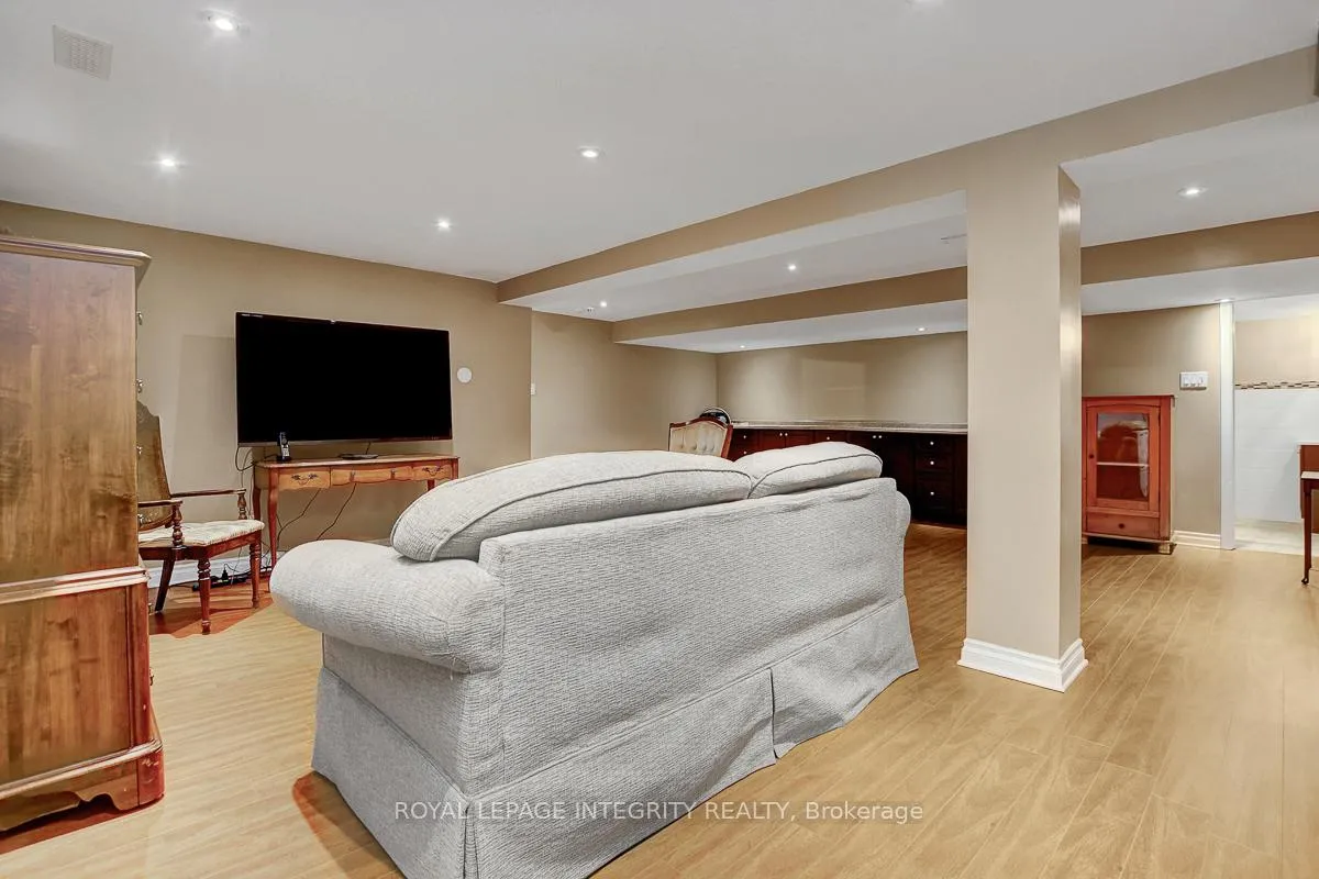 Photo 37 of 27 Birchview Road, Ottawa, Meadowlands/St. Claire Gardens — HOMEH