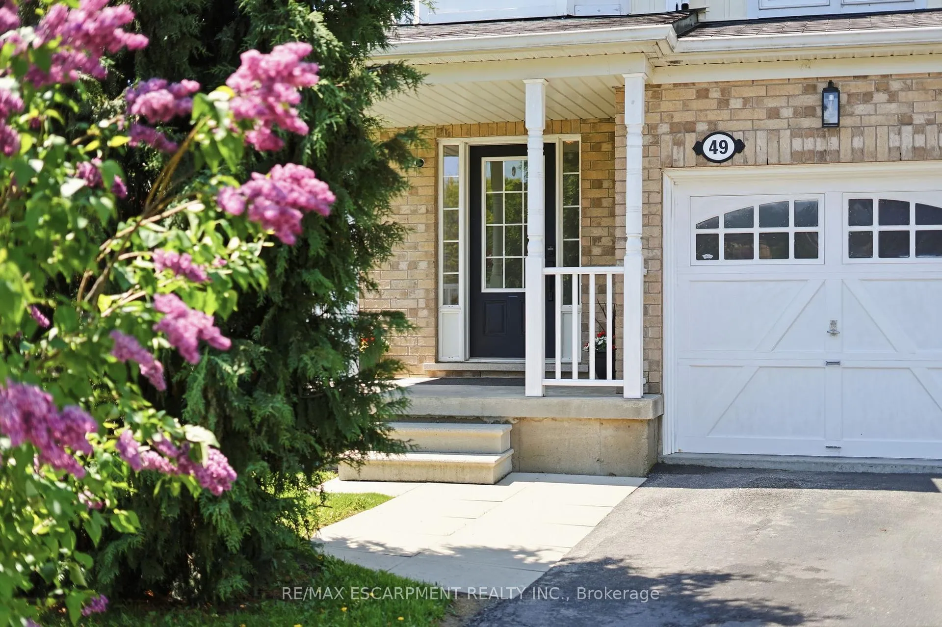 Photo 2 of 49 Blue Sky Trail, Hamilton, Waterdown — HOMEH