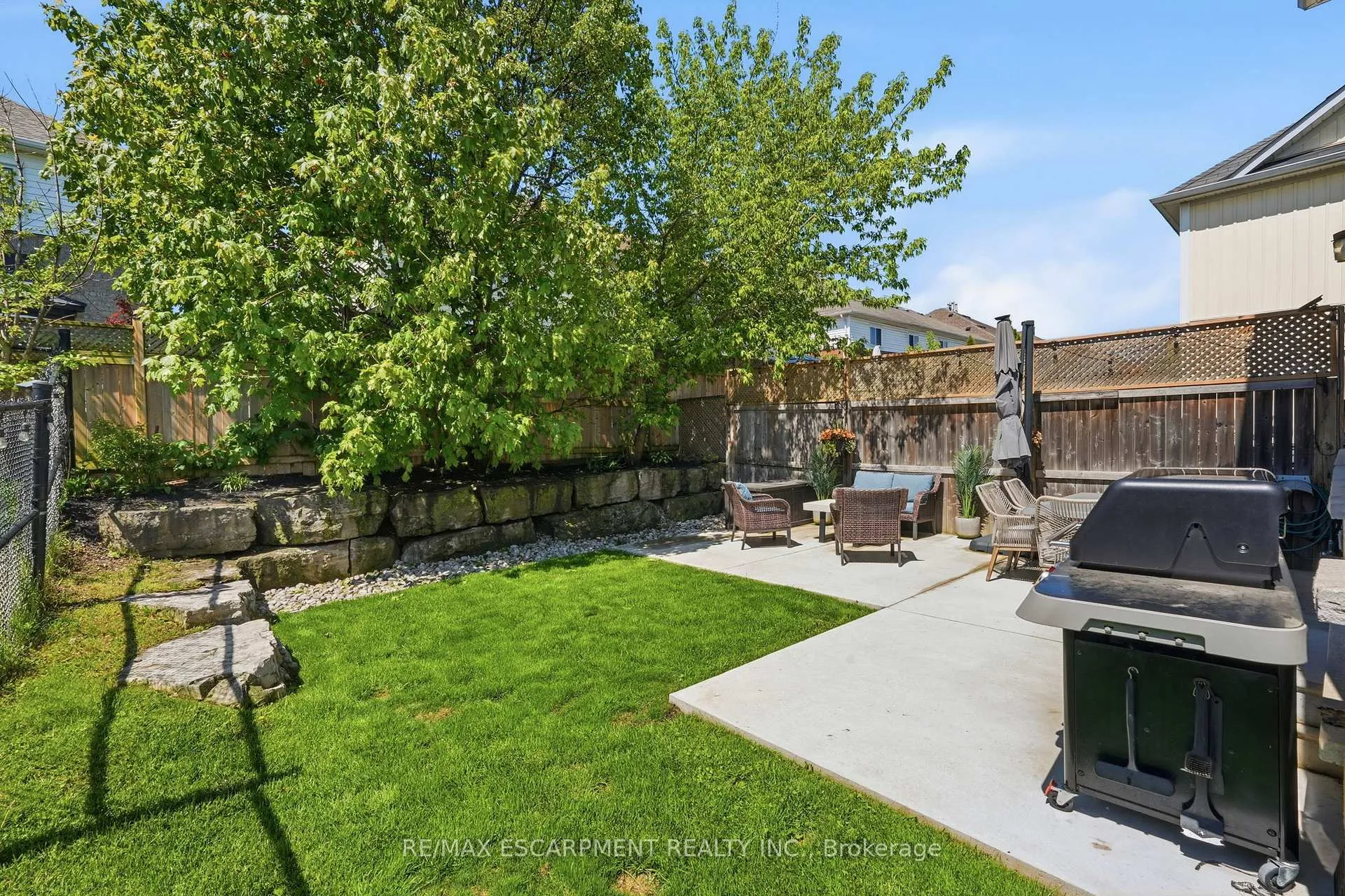 Photo 37 of 49 Blue Sky Trail, Hamilton, Waterdown — HOMEH