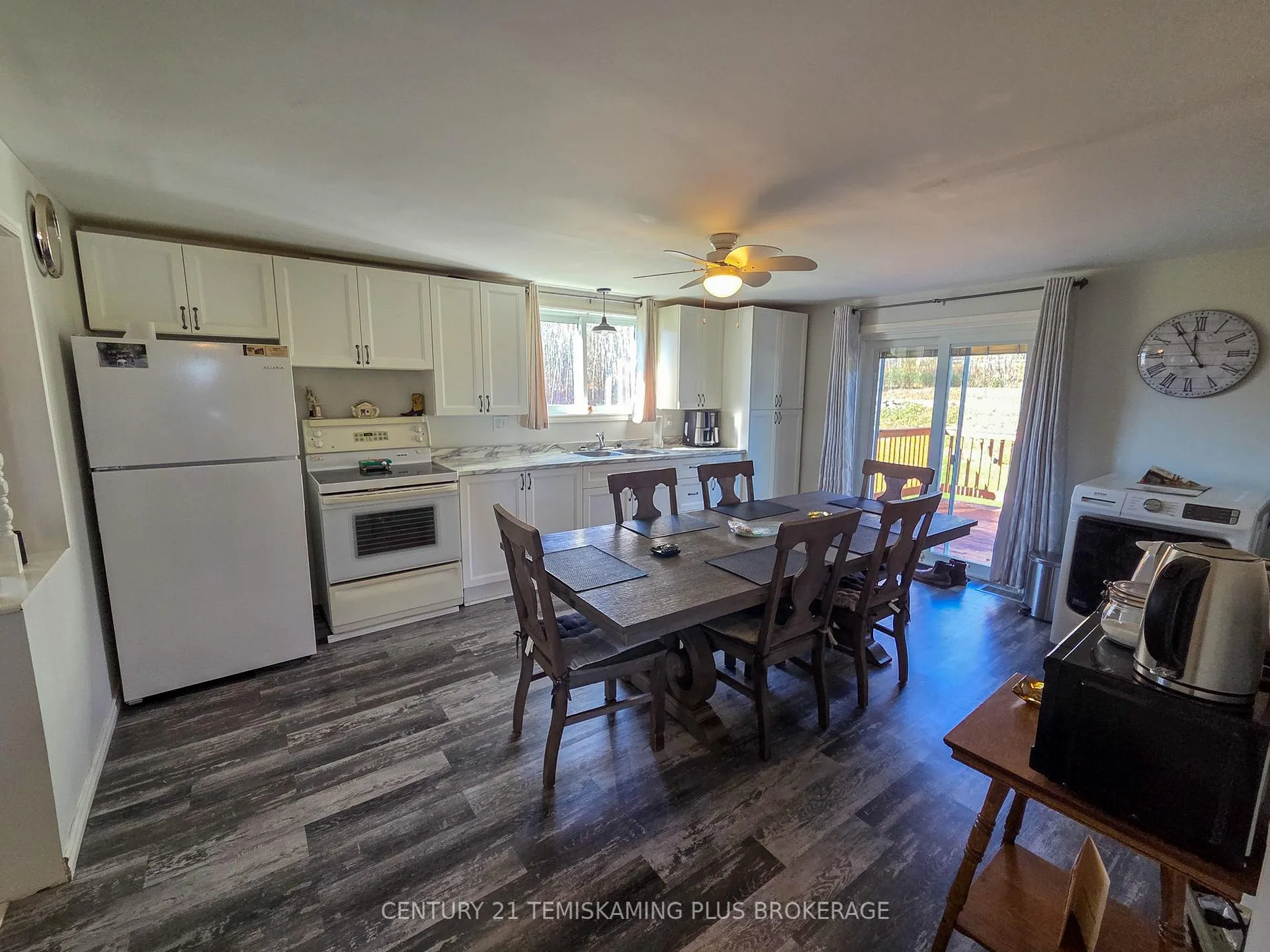Photo 4 of 374886 11B Highway, Cobalt — HOMEH