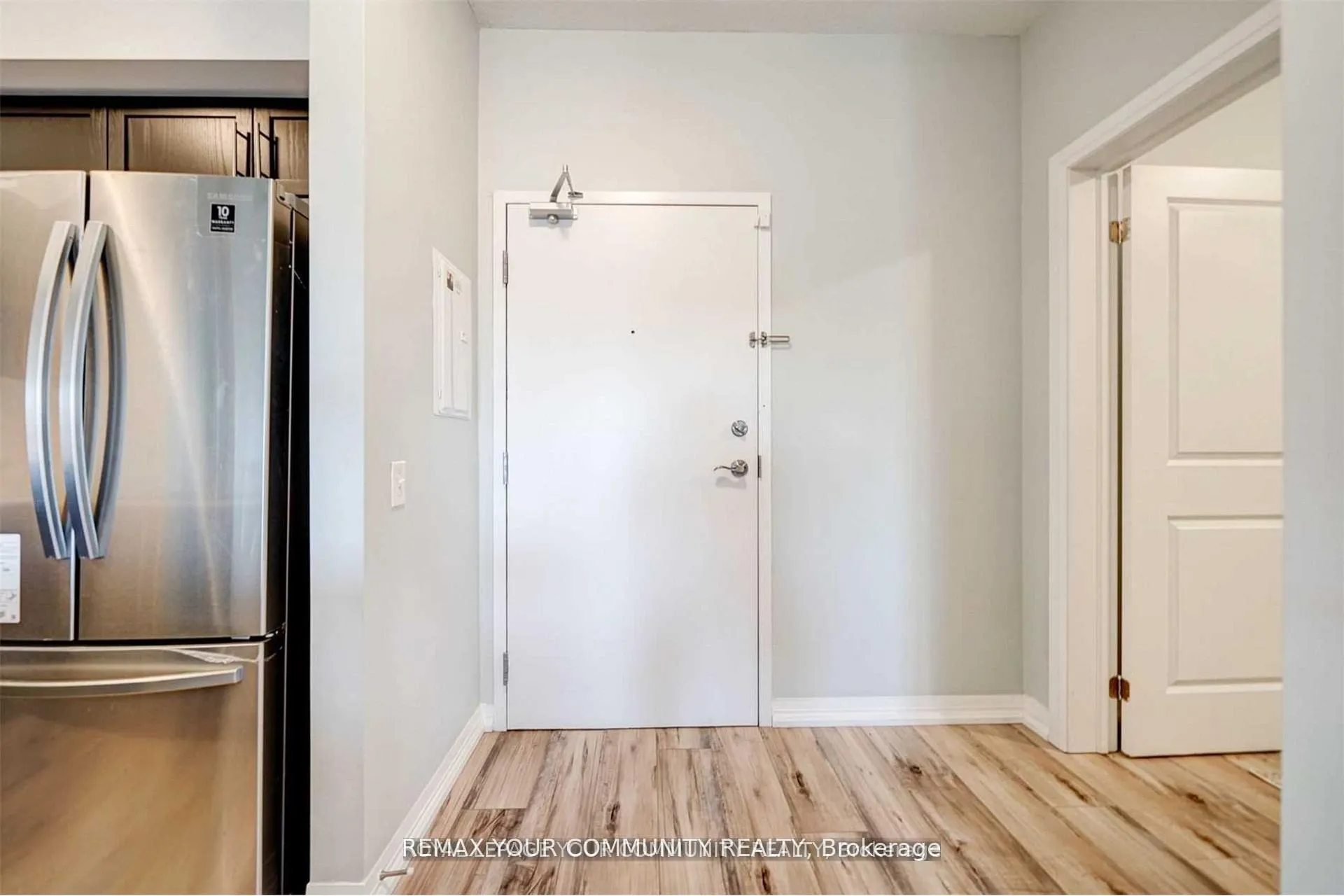 Photo 4 of Unit 304, 295 Cundles Road, Barrie, Little Lake — HOMEH