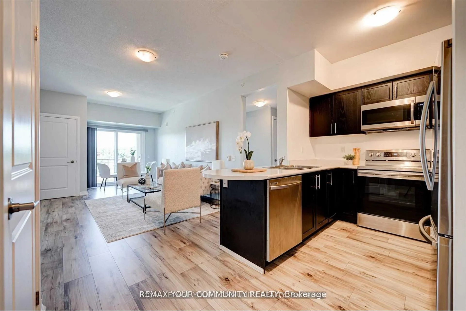 Photo 5 of Unit 304, 295 Cundles Road, Barrie, Little Lake — HOMEH