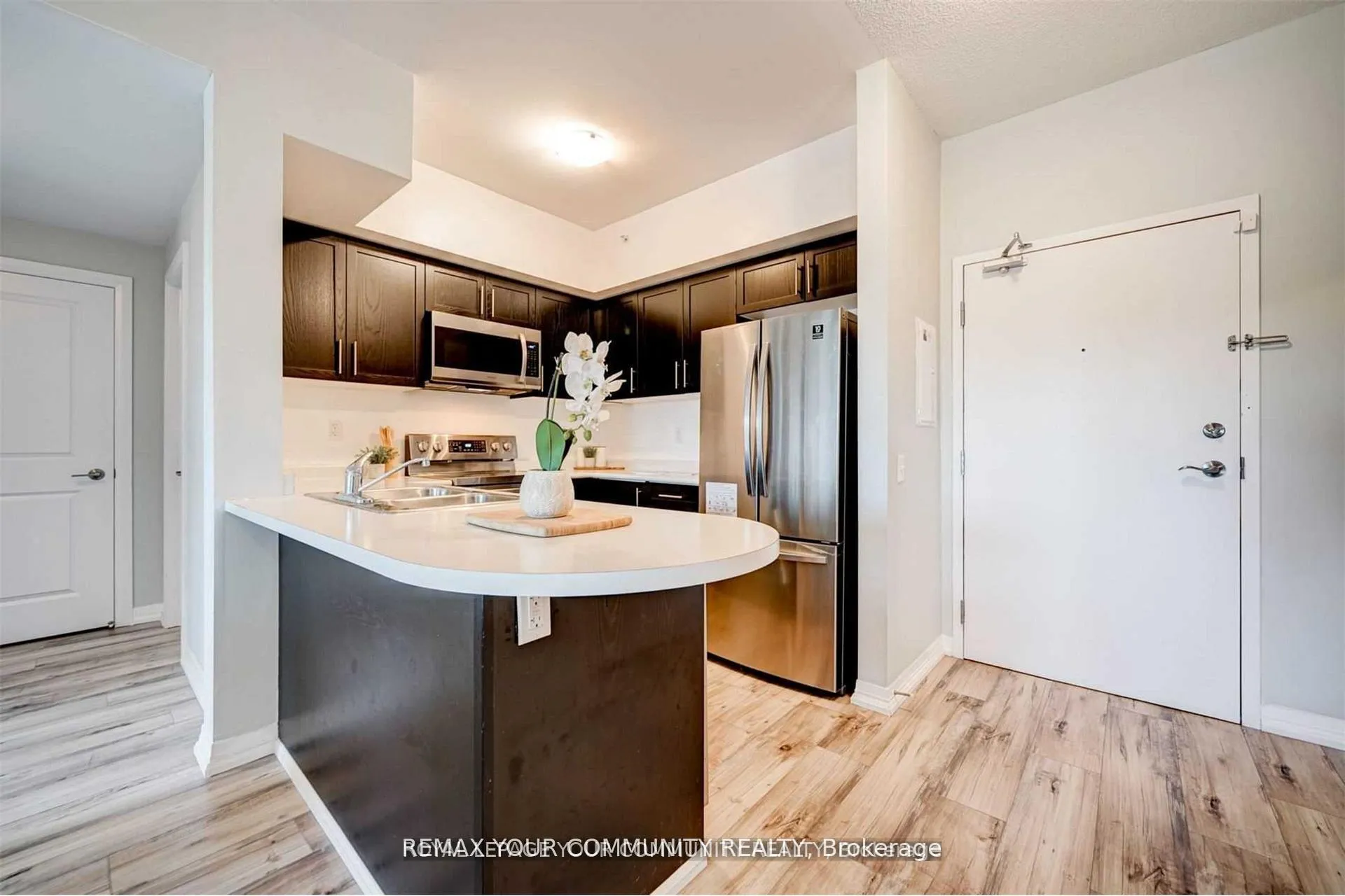Photo 6 of Unit 304, 295 Cundles Road, Barrie, Little Lake — HOMEH
