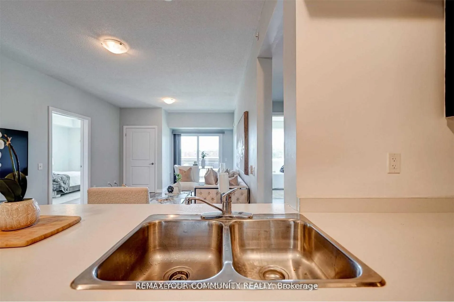 Photo 9 of Unit 304, 295 Cundles Road, Barrie, Little Lake — HOMEH