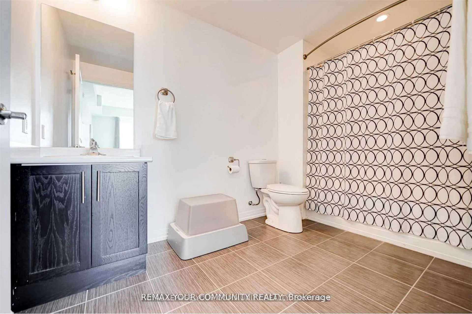Photo 13 of Unit 304, 295 Cundles Road, Barrie, Little Lake — HOMEH