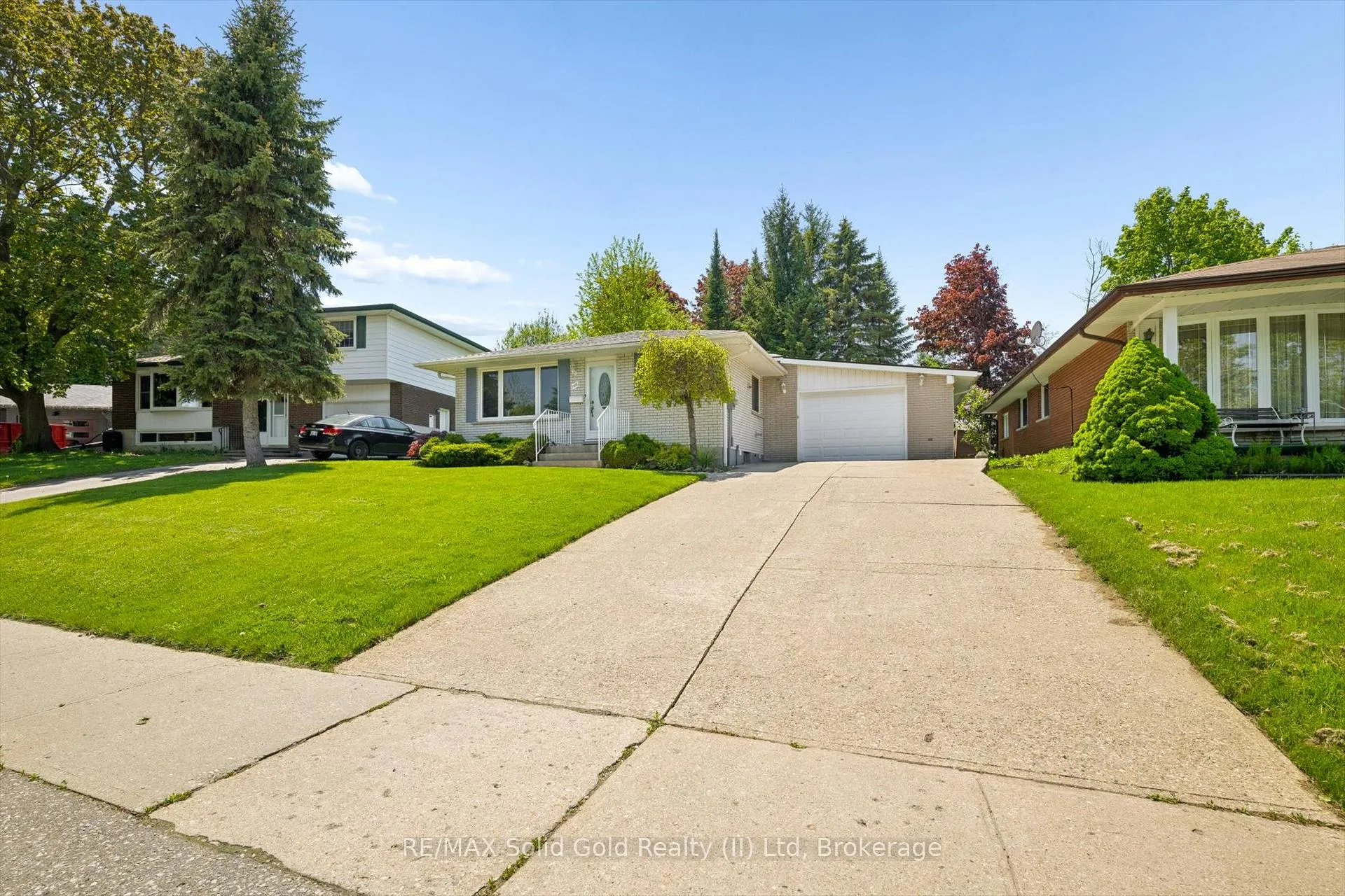 Photo 1 of 105 Silverspring Crescent, Kitchener — HOMEH
