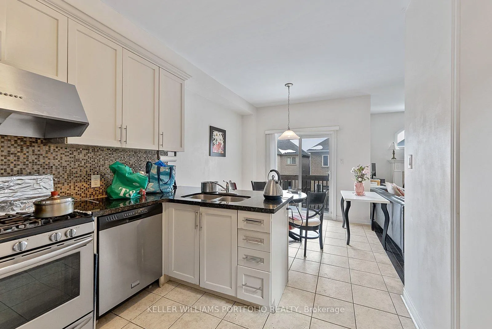 Photo 10 of 301 Oberfrick Avenue, Vaughan, Patterson — HOMEH