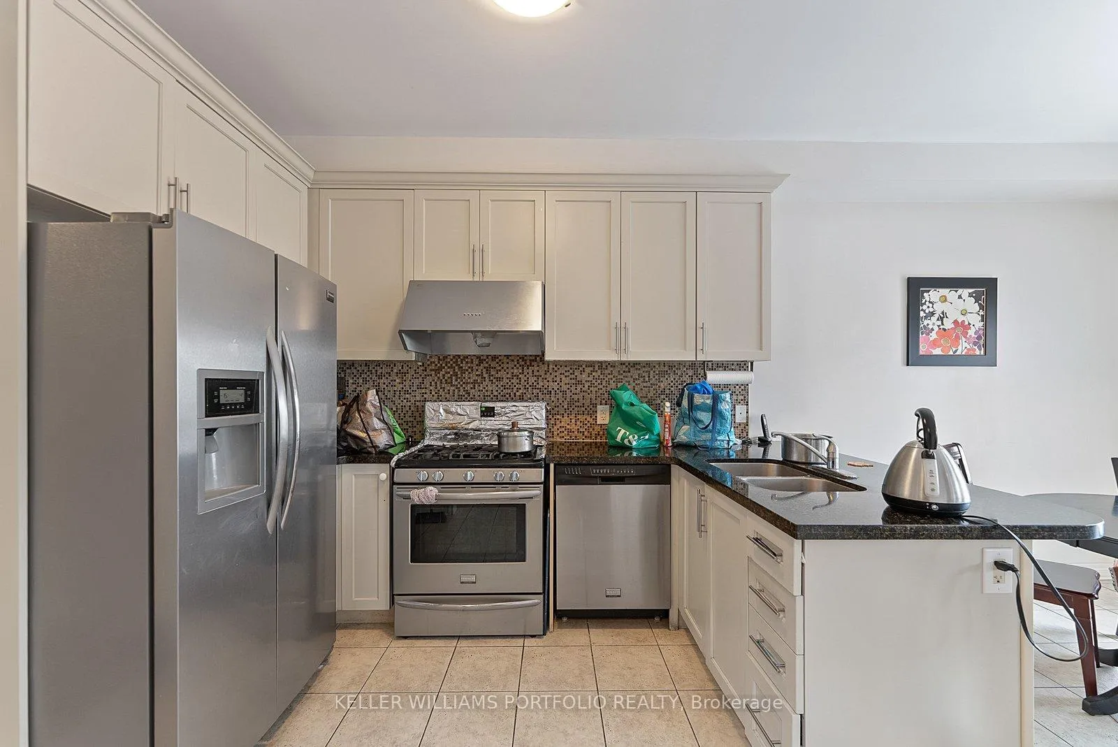 Photo 11 of 301 Oberfrick Avenue, Vaughan, Patterson — HOMEH