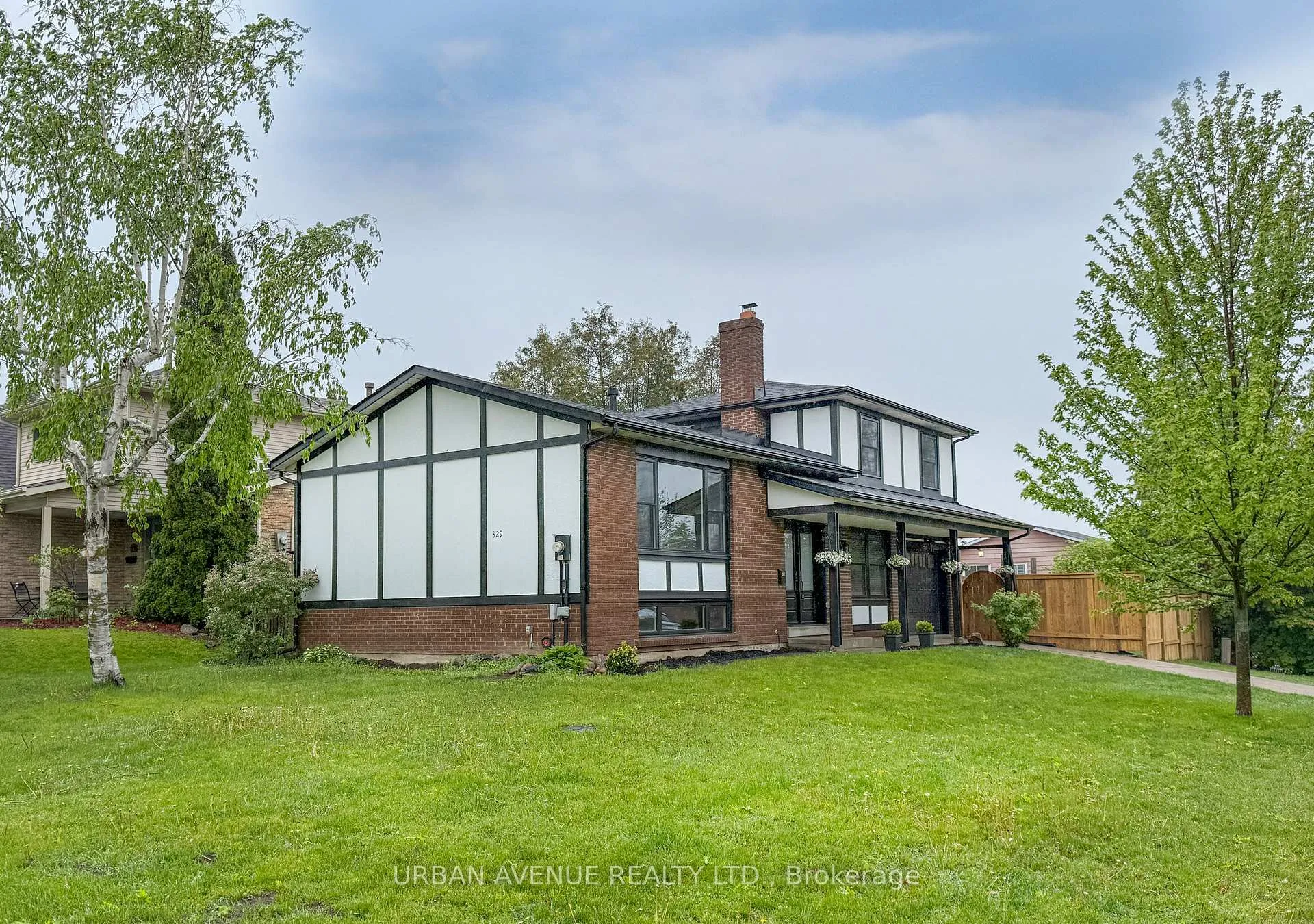 Photo 3 of 329 Cooper Court, Oshawa, McLaughlin — HOMEH