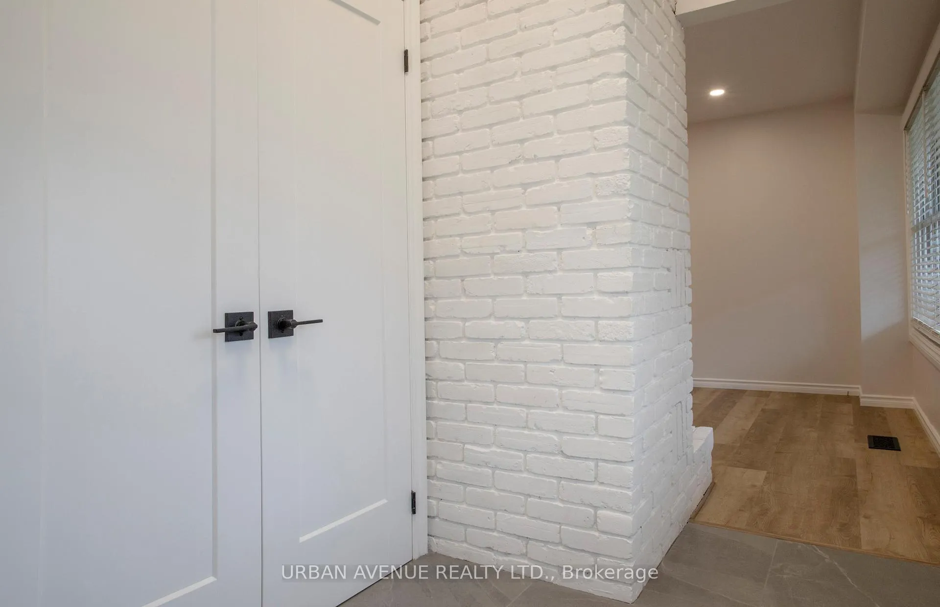 Photo 4 of 329 Cooper Court, Oshawa, McLaughlin — HOMEH