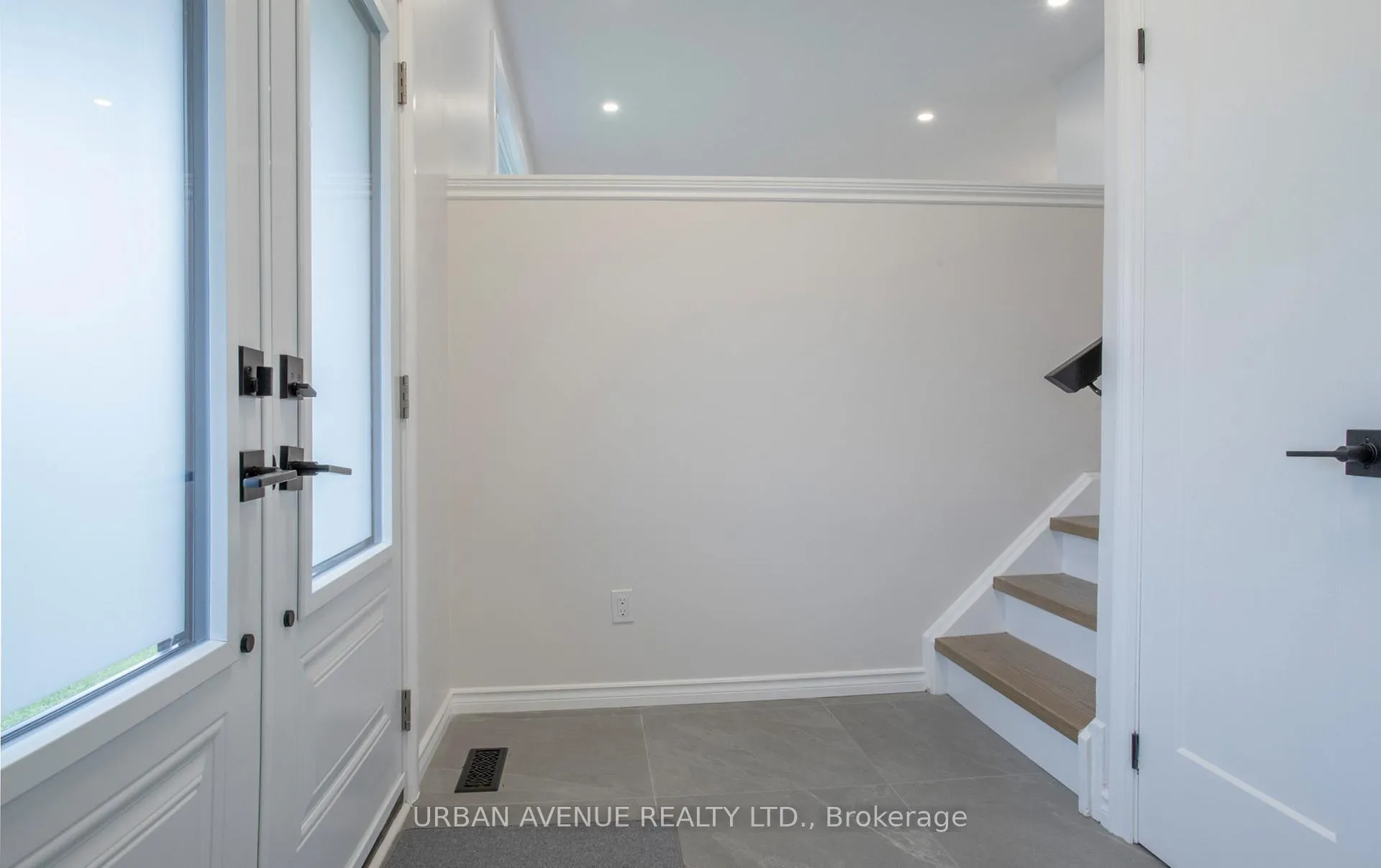 Photo 5 of 329 Cooper Court, Oshawa, McLaughlin — HOMEH