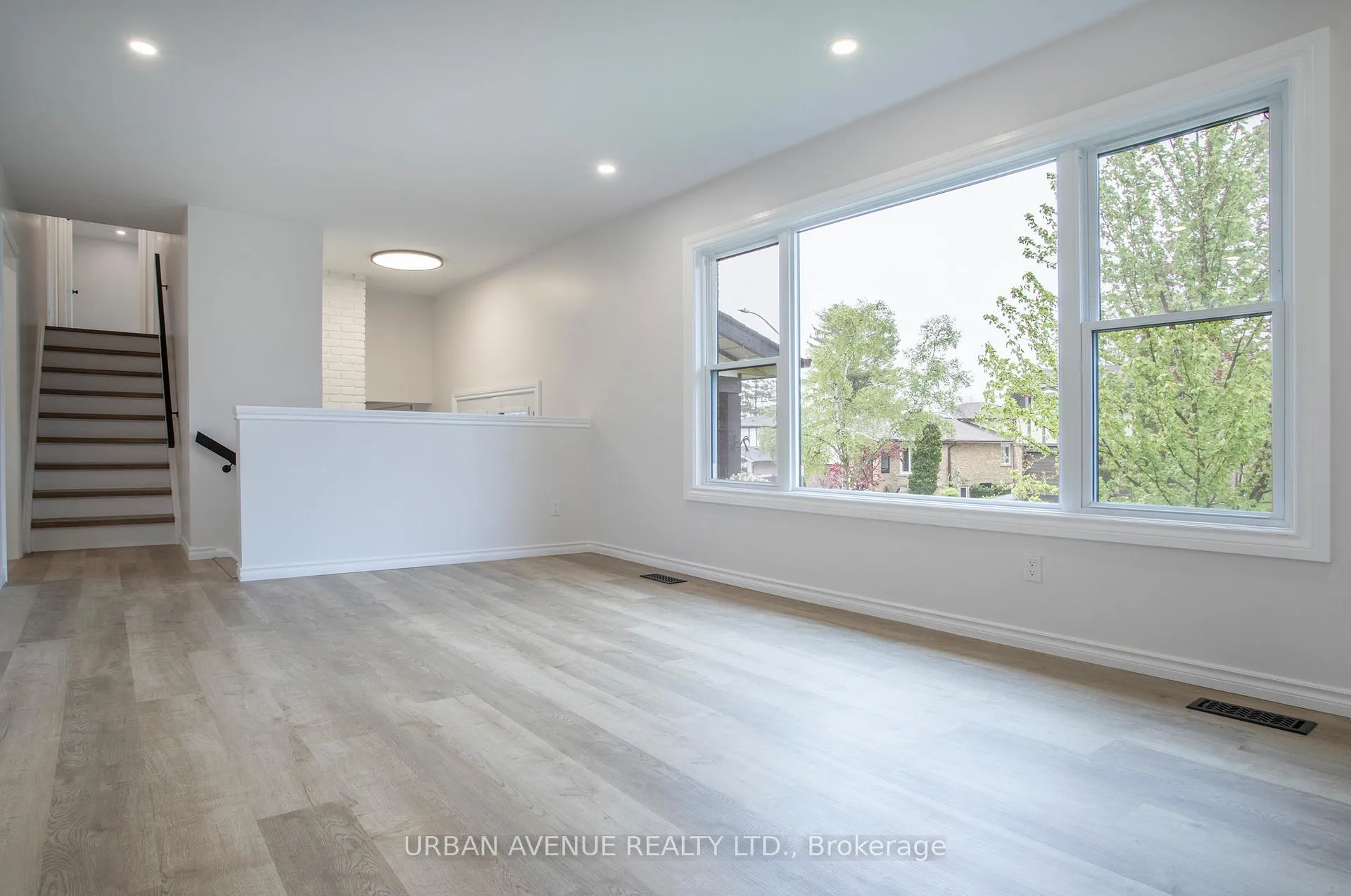 Photo 7 of 329 Cooper Court, Oshawa, McLaughlin — HOMEH