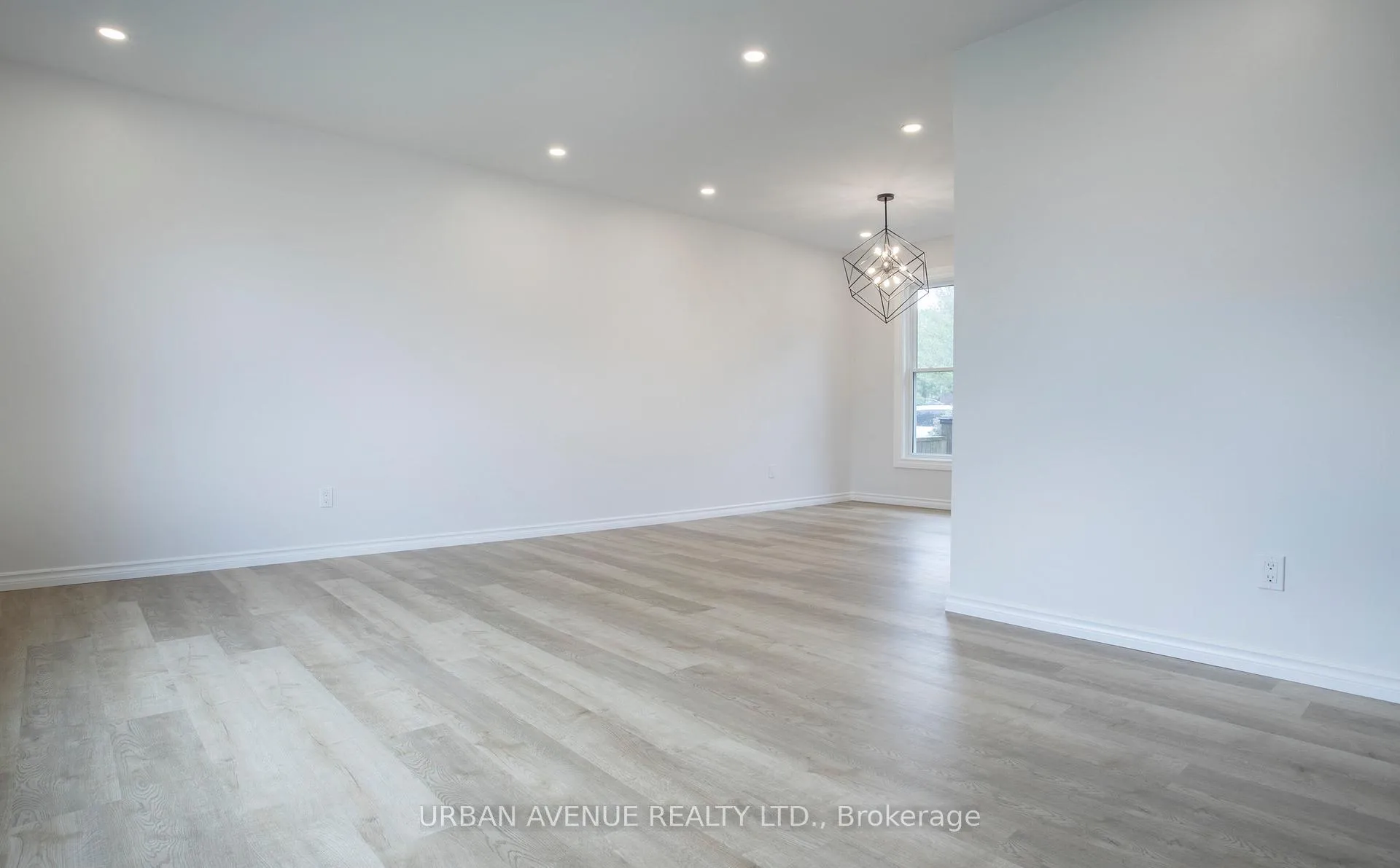 Photo 10 of 329 Cooper Court, Oshawa, McLaughlin — HOMEH