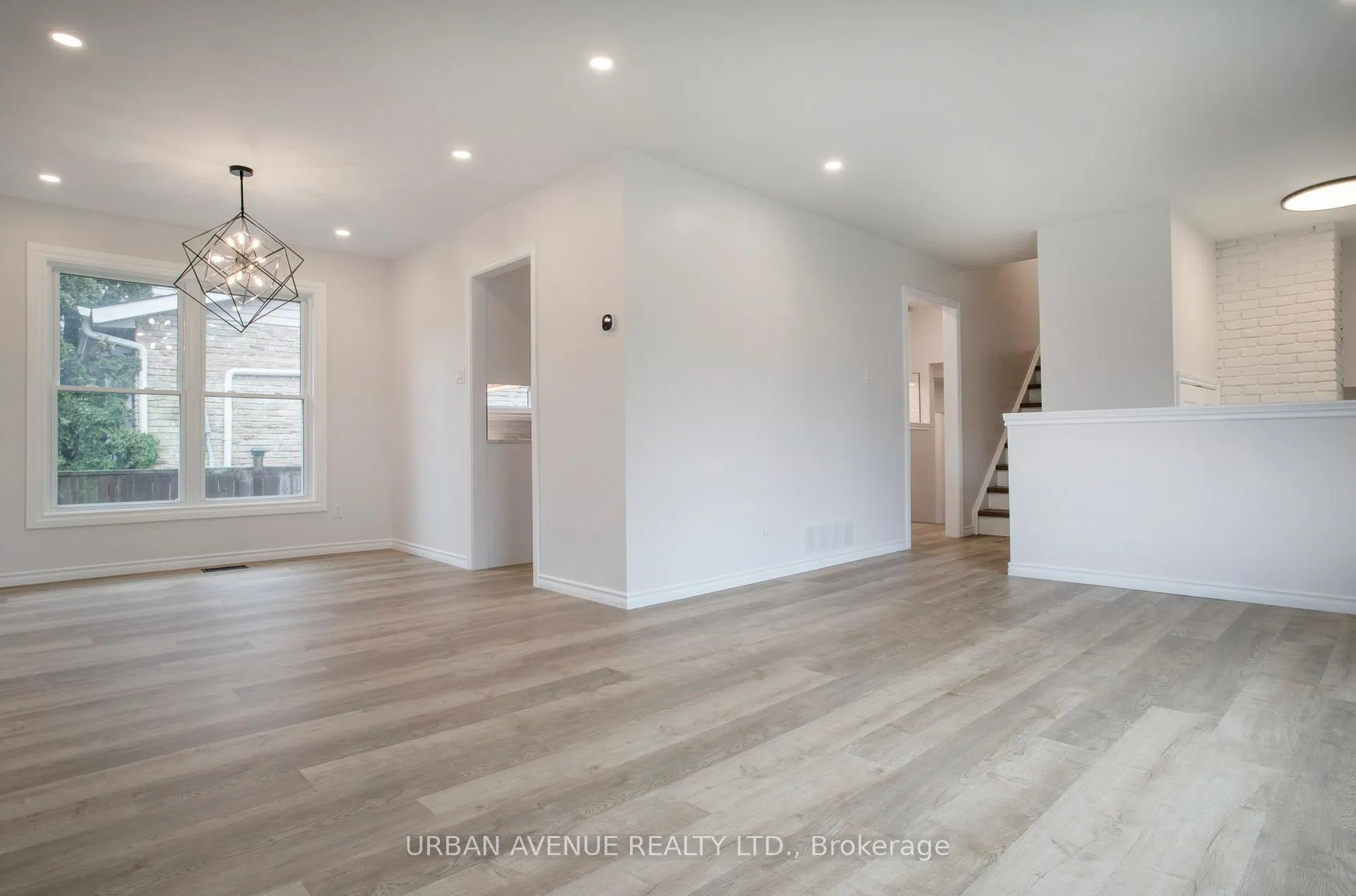 Photo 11 of 329 Cooper Court, Oshawa, McLaughlin — HOMEH