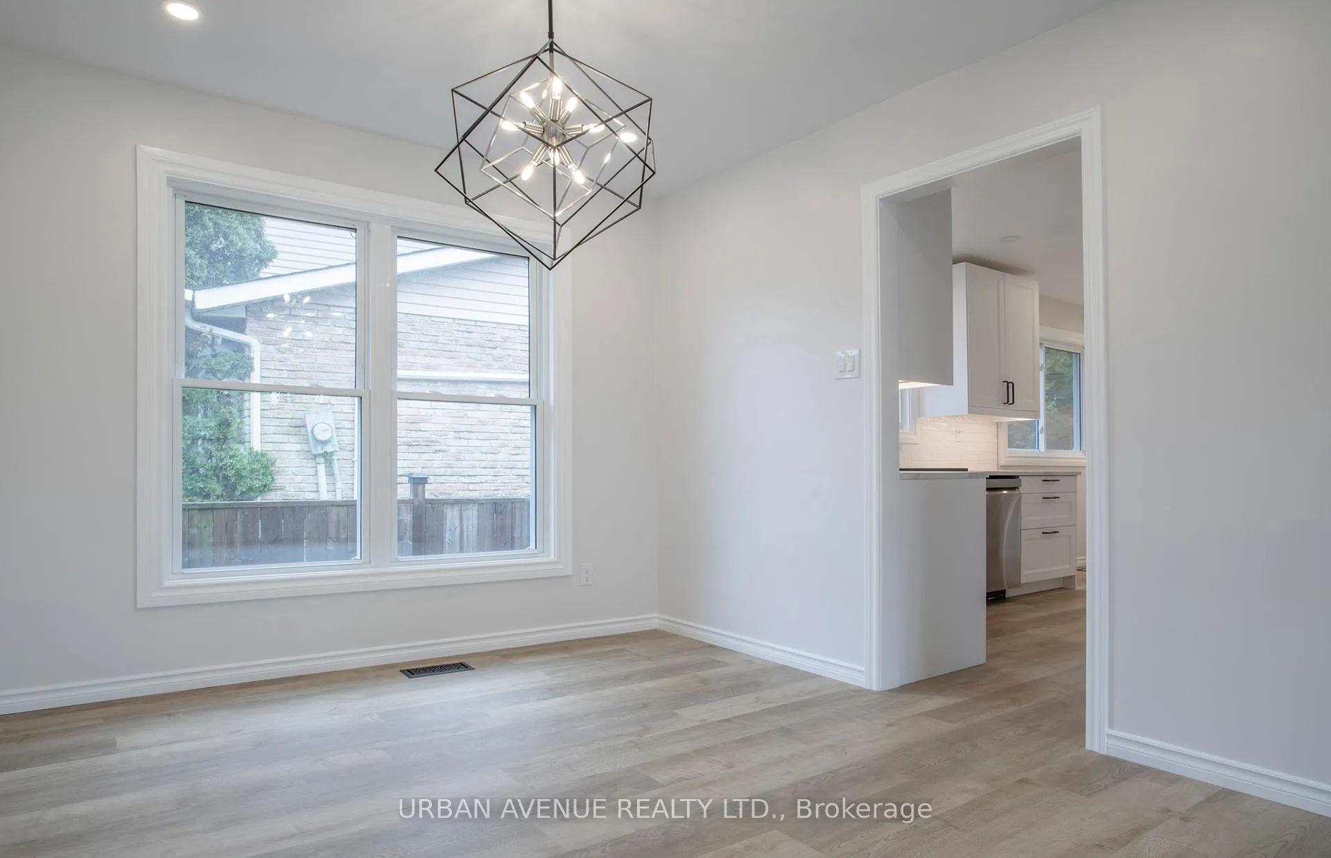 Photo 14 of 329 Cooper Court, Oshawa, McLaughlin — HOMEH