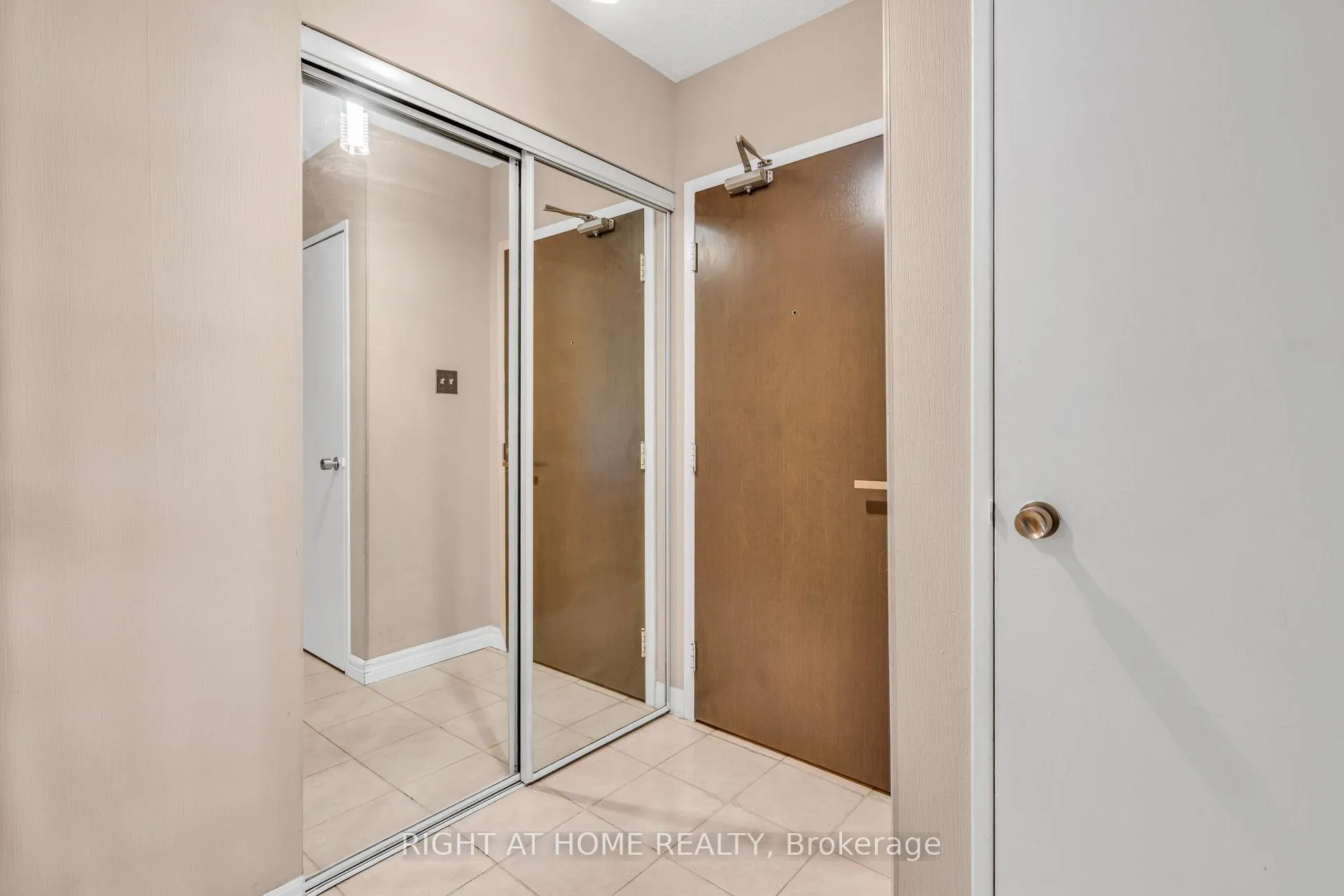 Photo 6 of Unit 304, 45 Southport Street, Toronto, High Park-Swansea — HOMEH