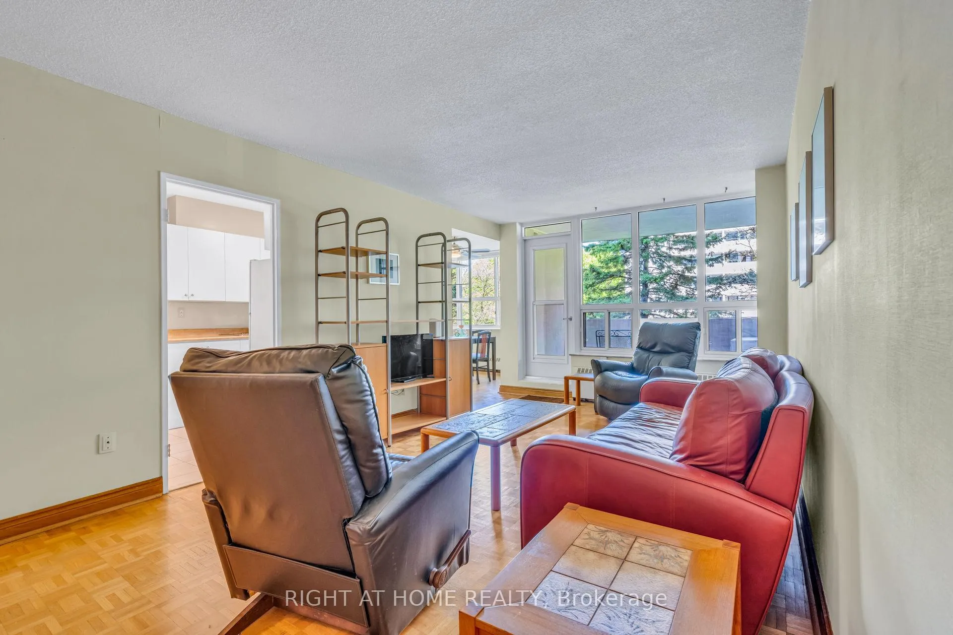 Photo 8 of Unit 304, 45 Southport Street, Toronto, High Park-Swansea — HOMEH