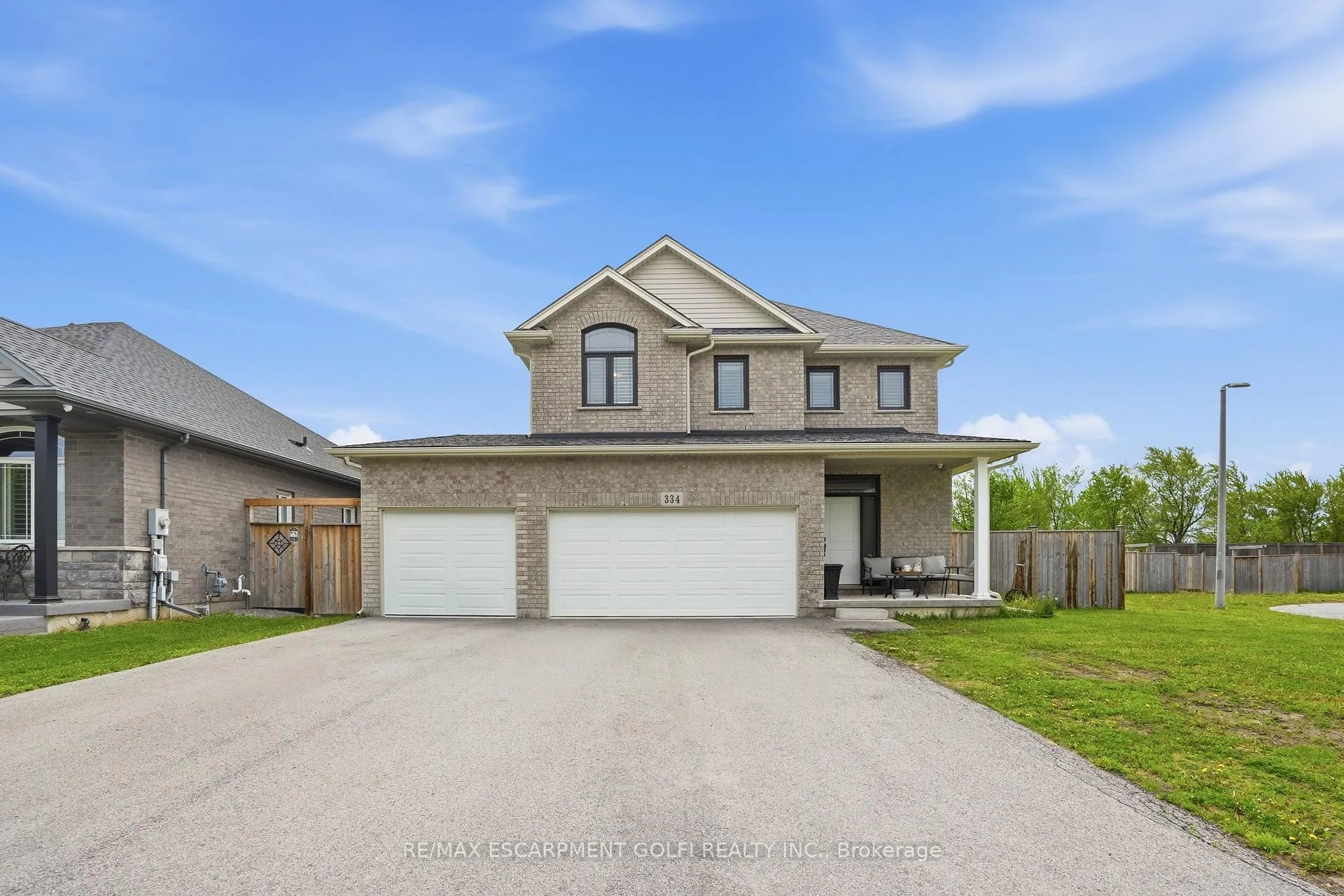 Photo 2 of 334 Viger Drive W, Welland, Lincoln/Crowland — HOMEH