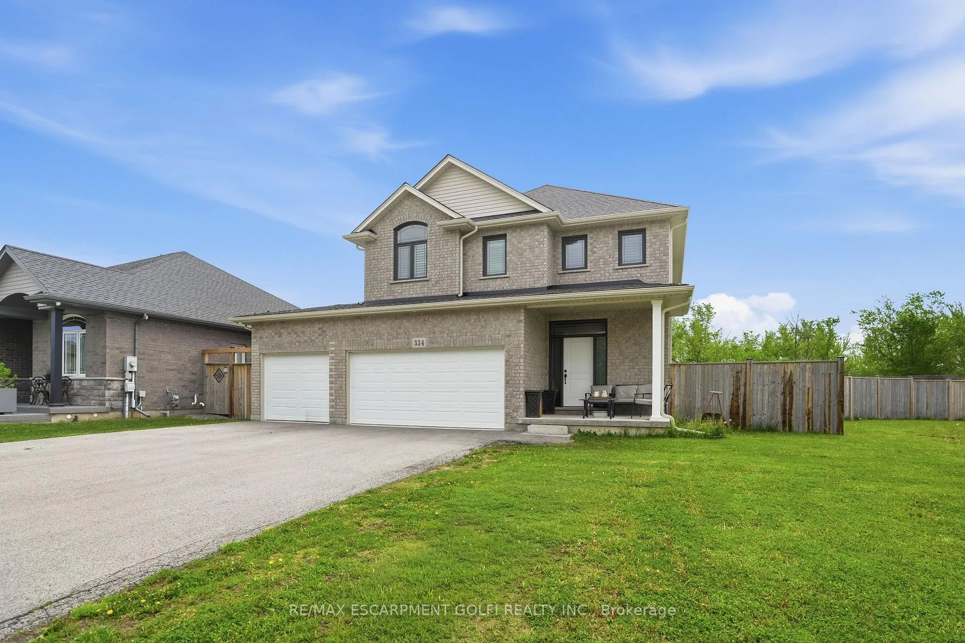 Photo 3 of 334 Viger Drive W, Welland, Lincoln/Crowland — HOMEH