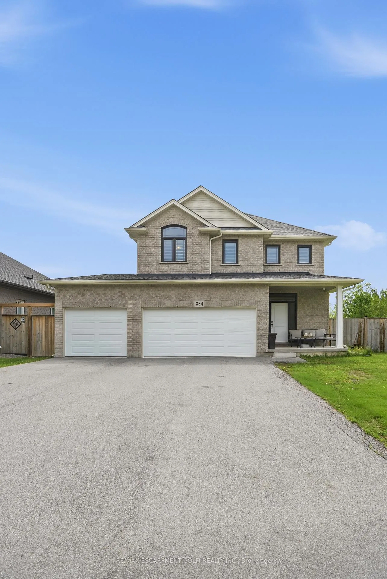 Photo 5 of 334 Viger Drive W, Welland, Lincoln/Crowland — HOMEH