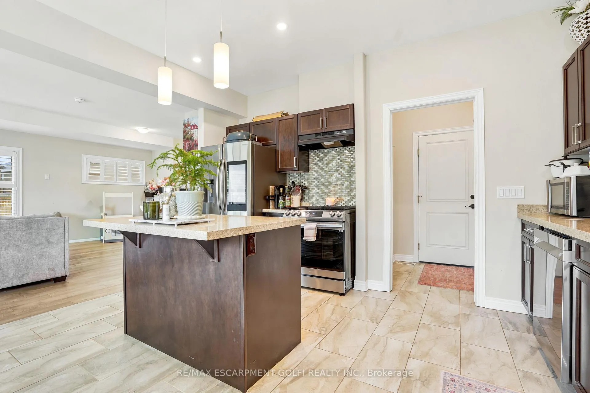 Photo 13 of 334 Viger Drive W, Welland, Lincoln/Crowland — HOMEH