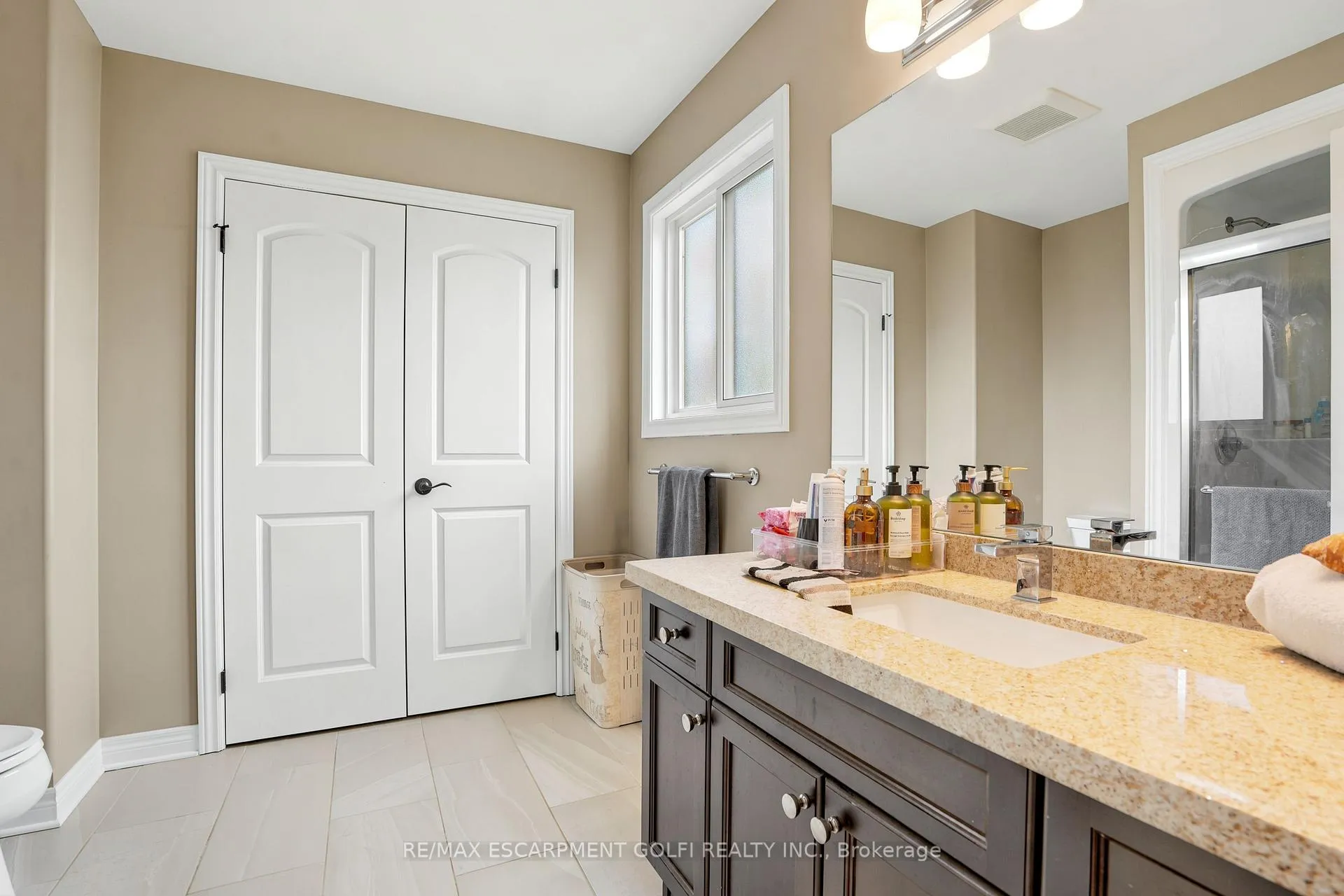 Photo 22 of 334 Viger Drive W, Welland, Lincoln/Crowland — HOMEH