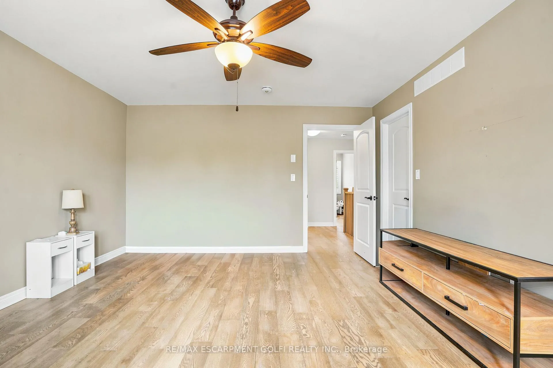 Photo 25 of 334 Viger Drive W, Welland, Lincoln/Crowland — HOMEH