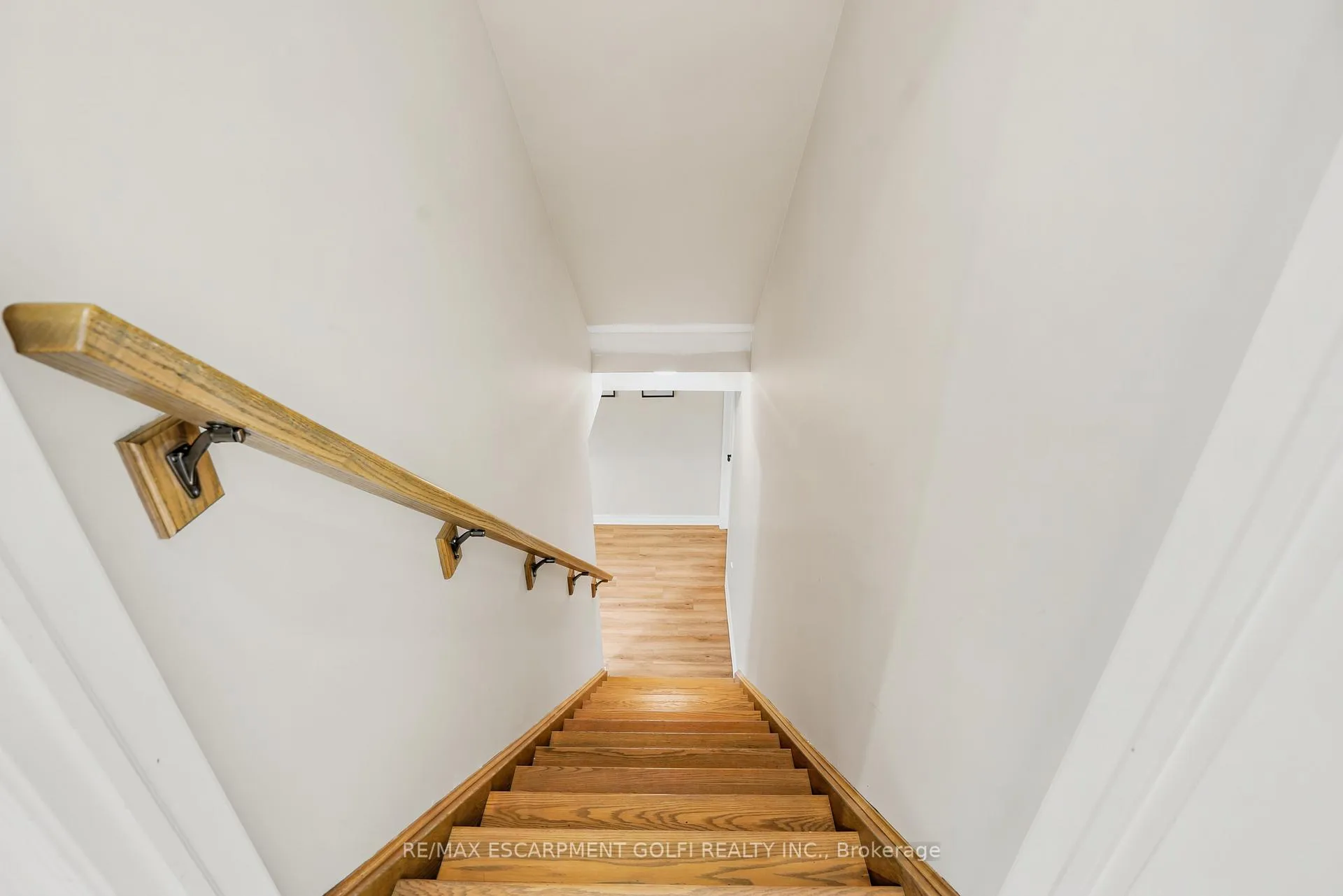 Photo 26 of 334 Viger Drive W, Welland, Lincoln/Crowland — HOMEH