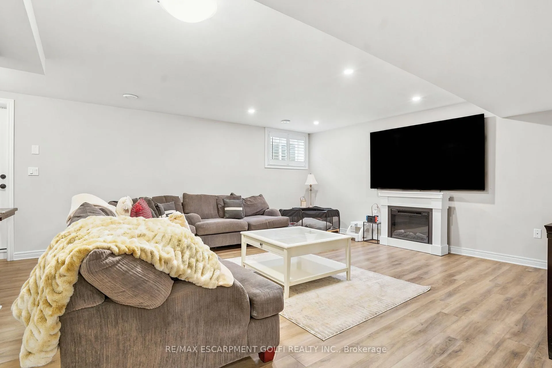 Photo 27 of 334 Viger Drive W, Welland, Lincoln/Crowland — HOMEH