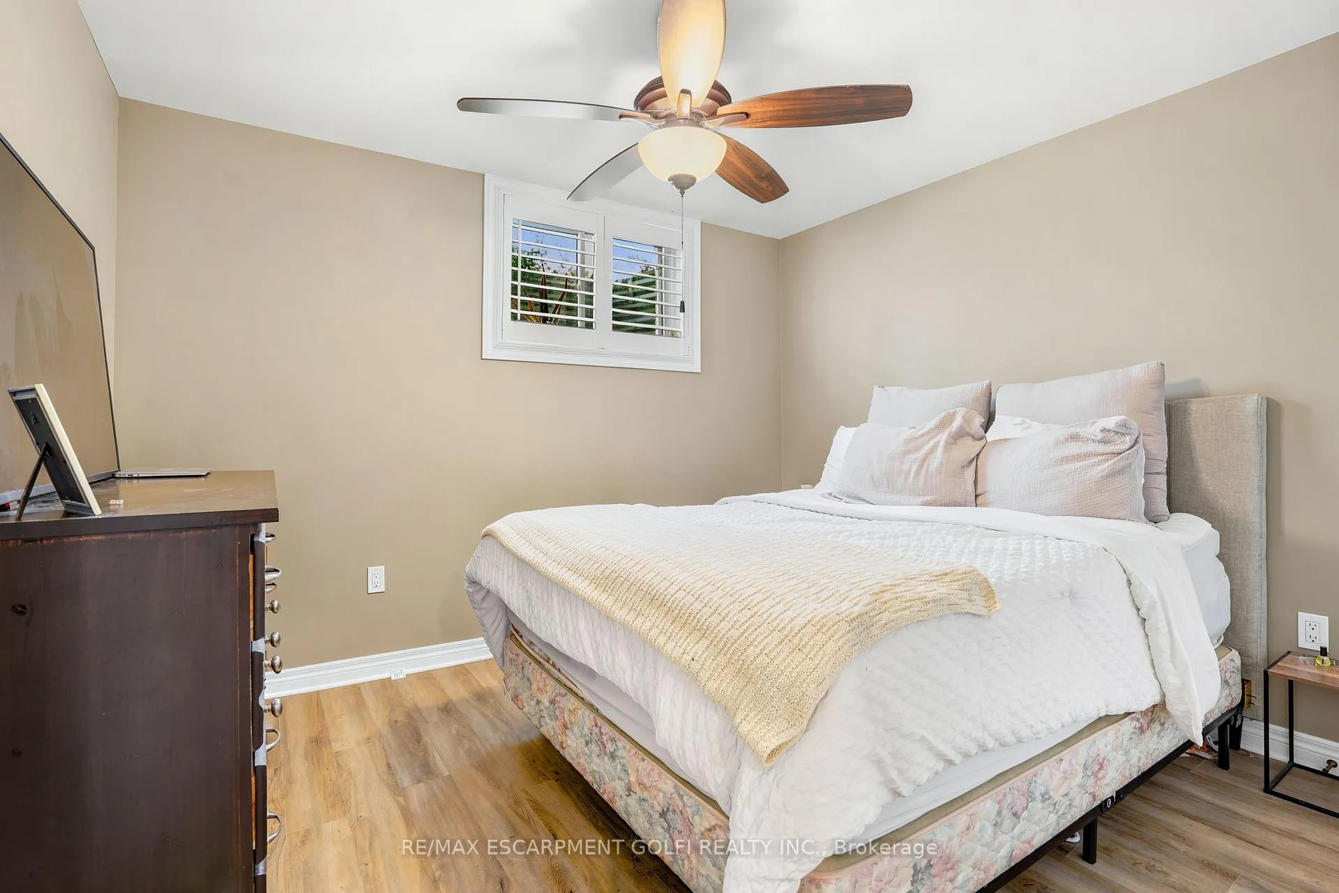 Photo 29 of 334 Viger Drive W, Welland, Lincoln/Crowland — HOMEH
