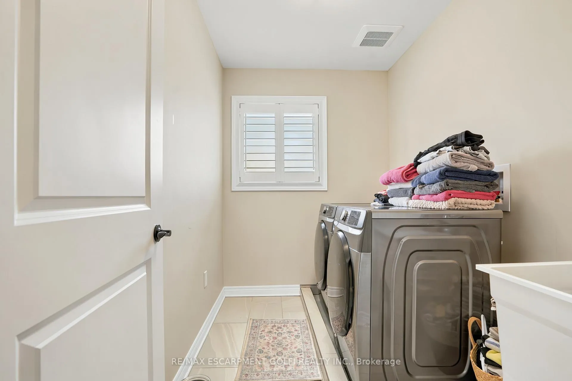 Photo 31 of 334 Viger Drive W, Welland, Lincoln/Crowland — HOMEH