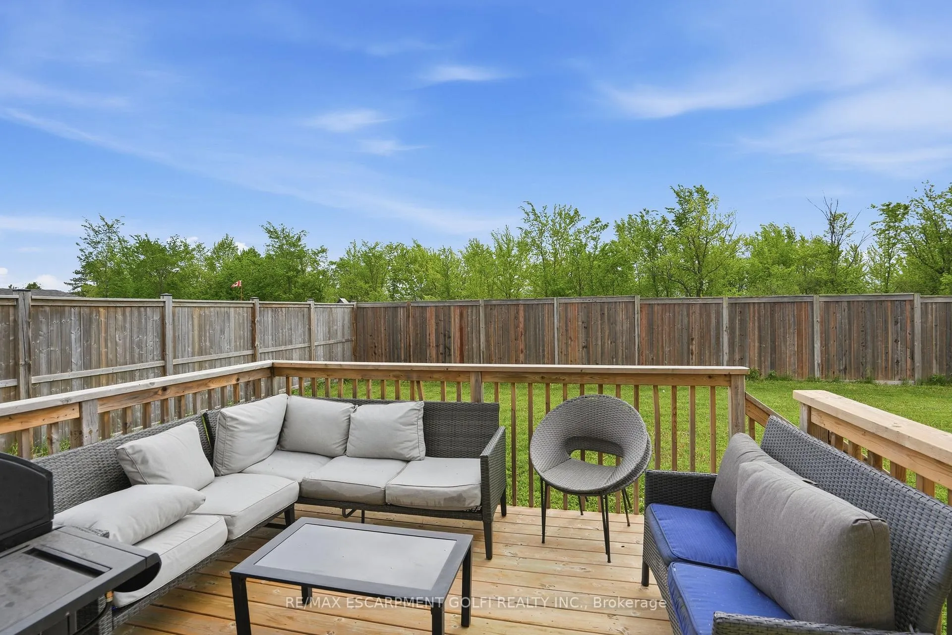 Photo 35 of 334 Viger Drive W, Welland, Lincoln/Crowland — HOMEH