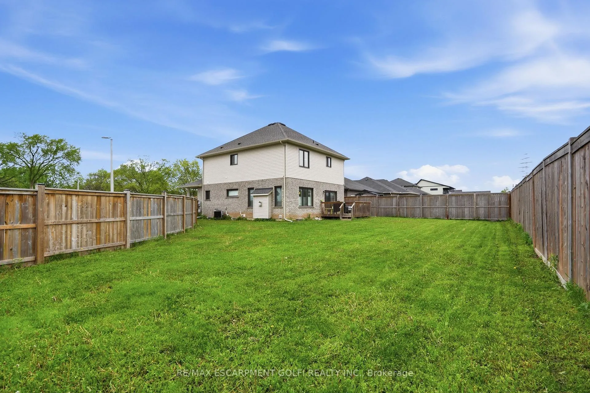 Photo 36 of 334 Viger Drive W, Welland, Lincoln/Crowland — HOMEH