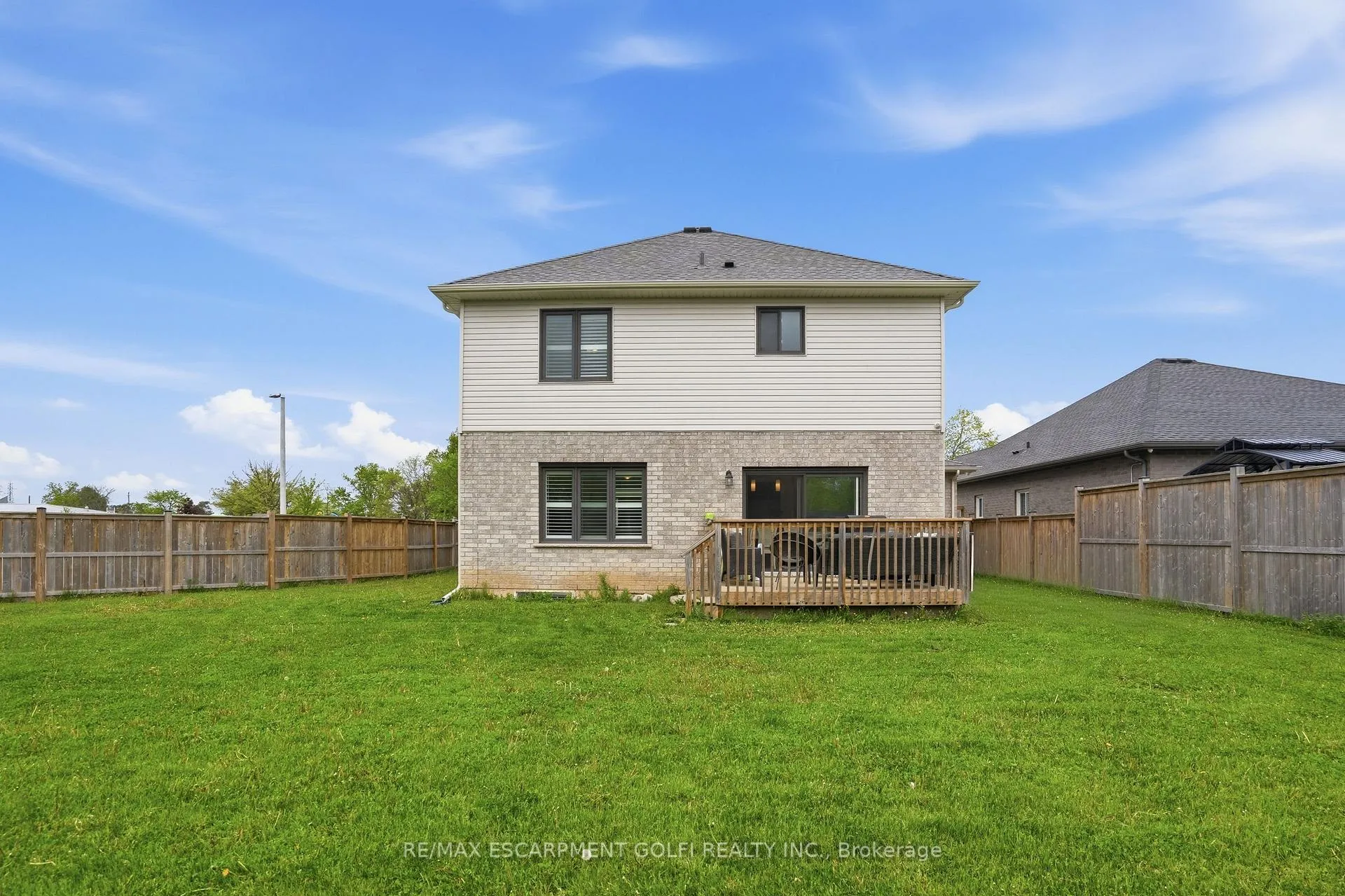 Photo 37 of 334 Viger Drive W, Welland, Lincoln/Crowland — HOMEH