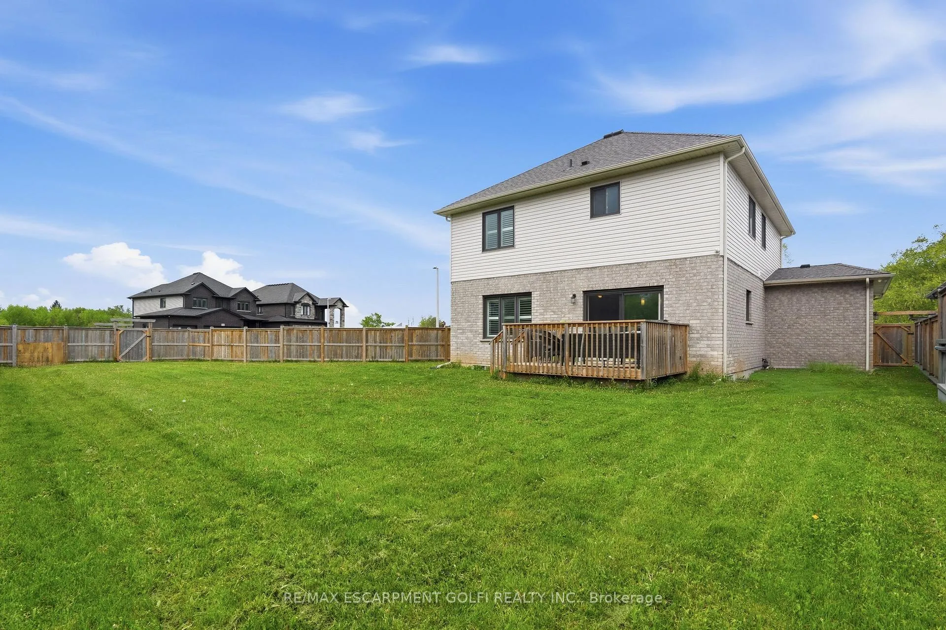 Photo 38 of 334 Viger Drive W, Welland, Lincoln/Crowland — HOMEH