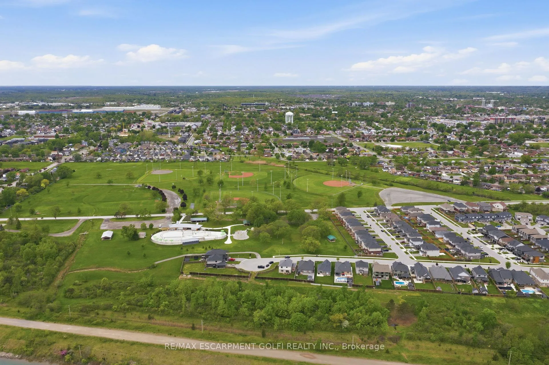 Photo 45 of 334 Viger Drive W, Welland, Lincoln/Crowland — HOMEH