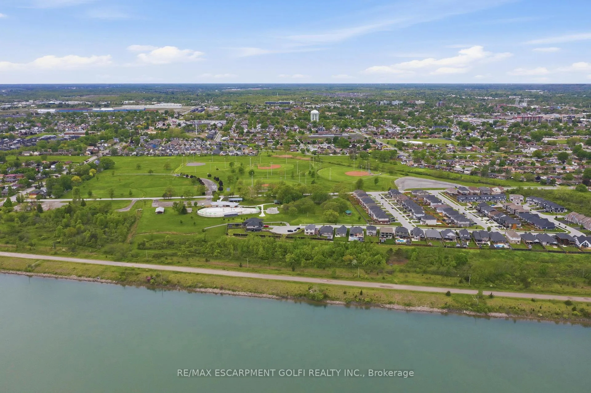 Photo 46 of 334 Viger Drive W, Welland, Lincoln/Crowland — HOMEH