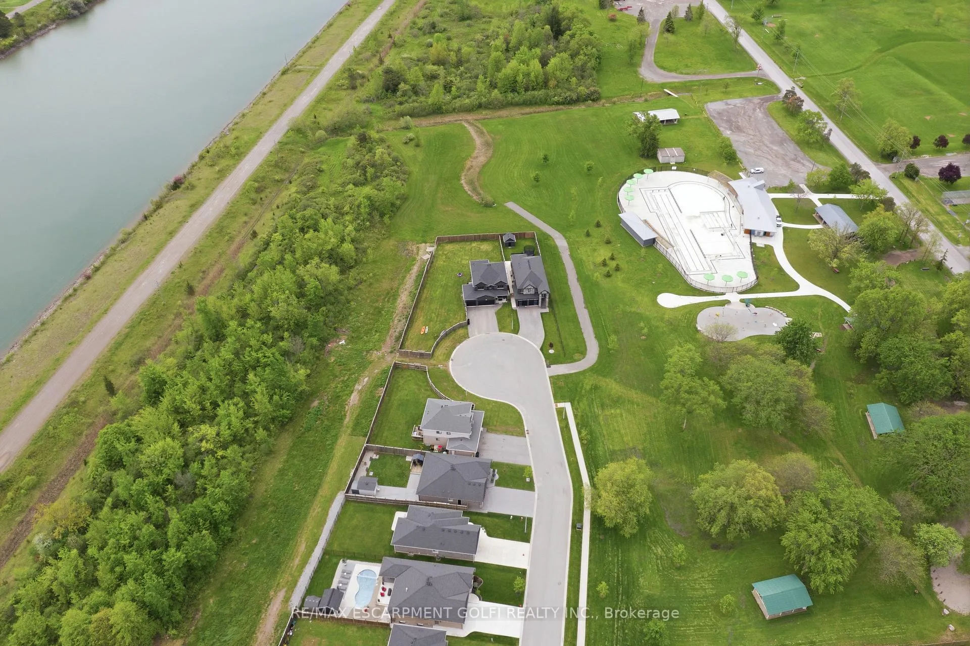 Photo 47 of 334 Viger Drive W, Welland, Lincoln/Crowland — HOMEH