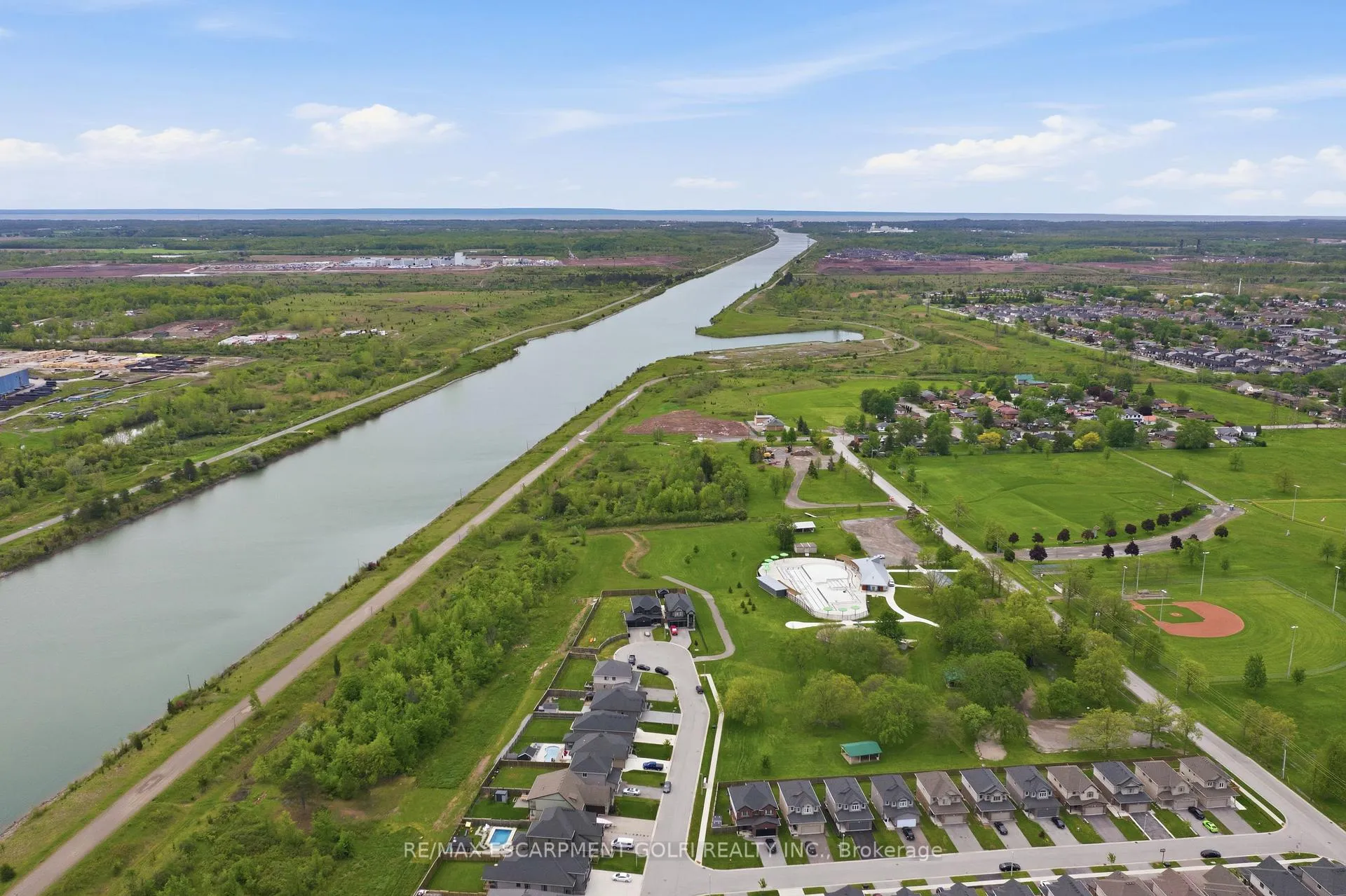Photo 1 of 334 Viger Drive W, Welland, Lincoln/Crowland — HOMEH