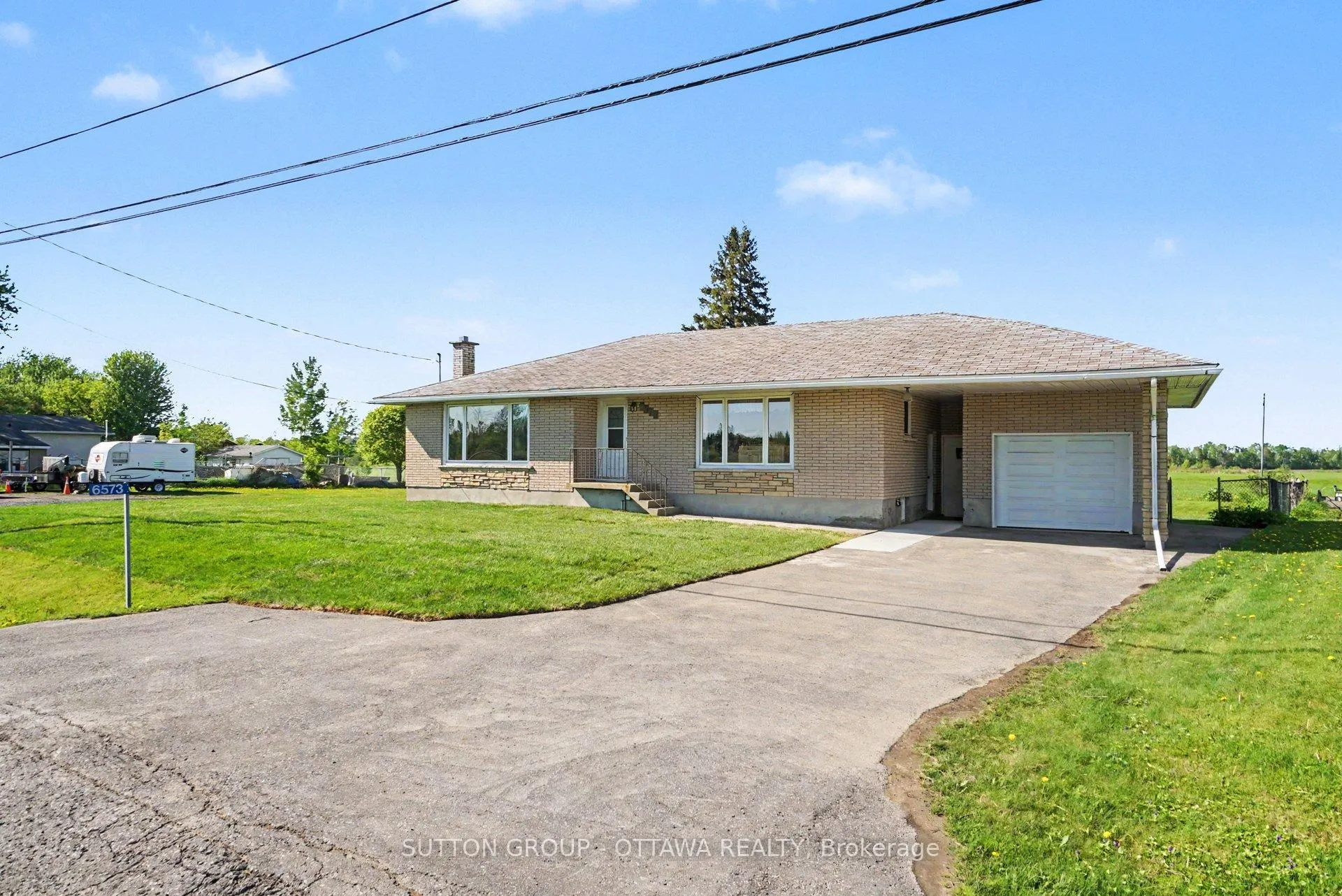 Photo 2 of 6573 Russell Road, Ottawa, Sarsfield/Bearbrook — HOMEH