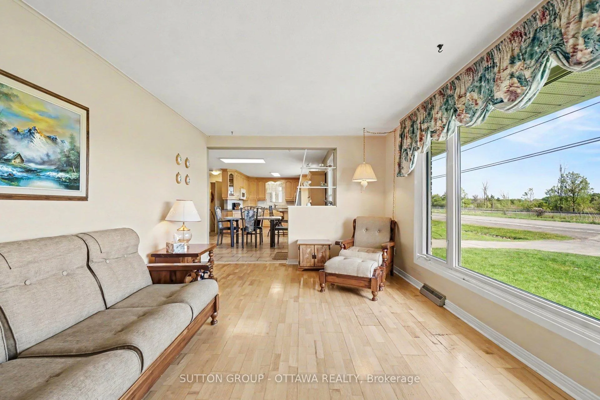 Photo 4 of 6573 Russell Road, Ottawa, Sarsfield/Bearbrook — HOMEH