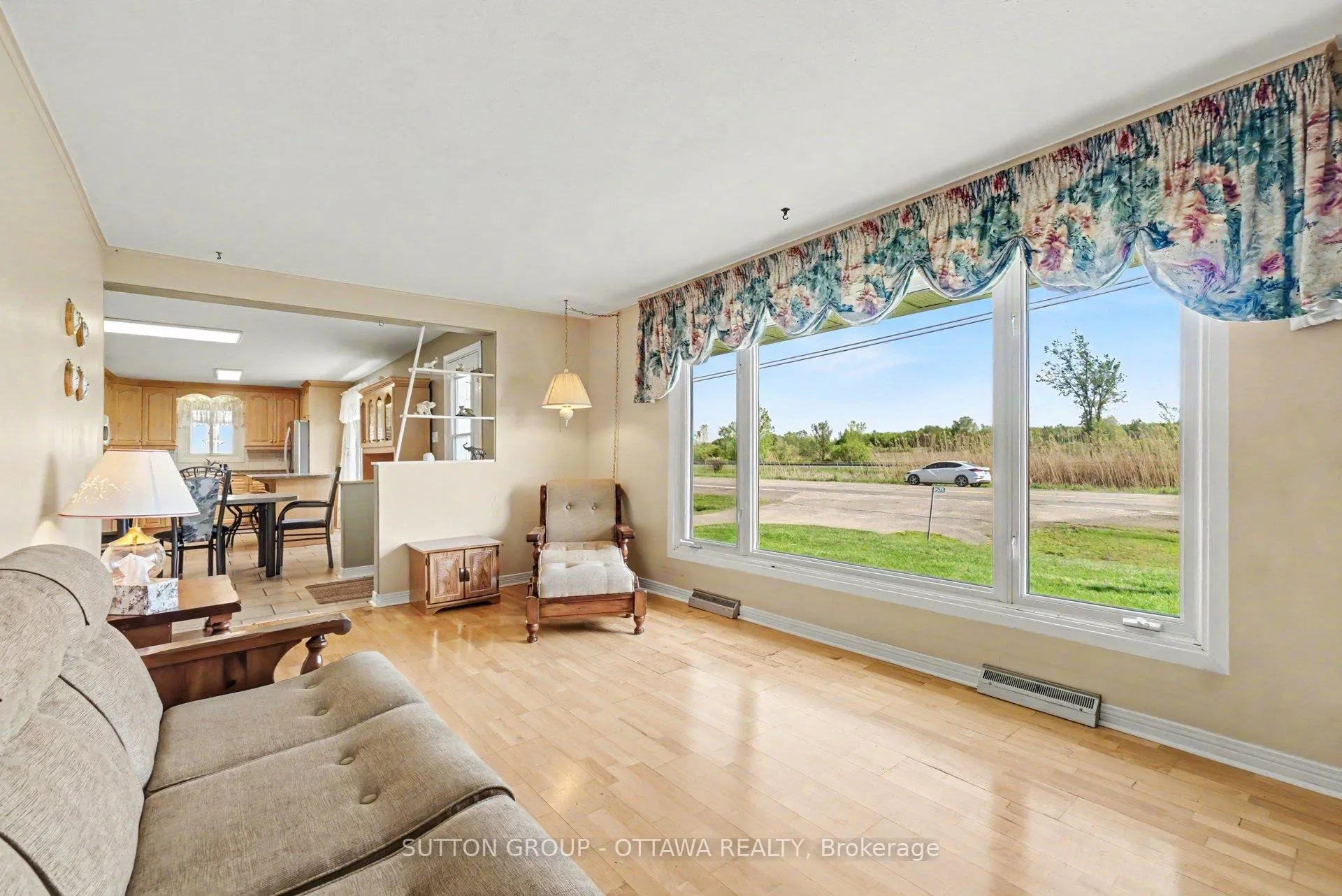 Photo 5 of 6573 Russell Road, Ottawa, Sarsfield/Bearbrook — HOMEH