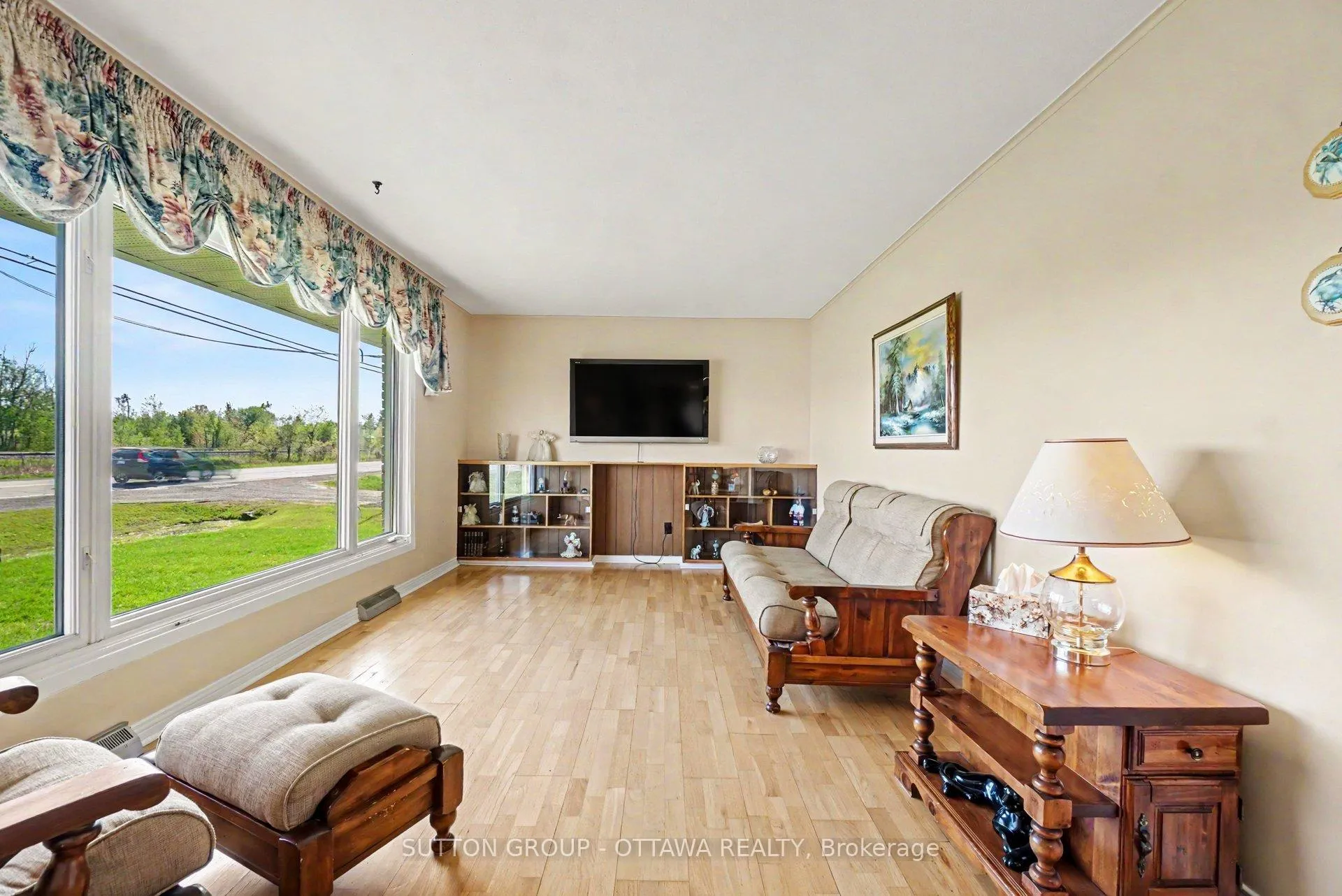 Photo 6 of 6573 Russell Road, Ottawa, Sarsfield/Bearbrook — HOMEH