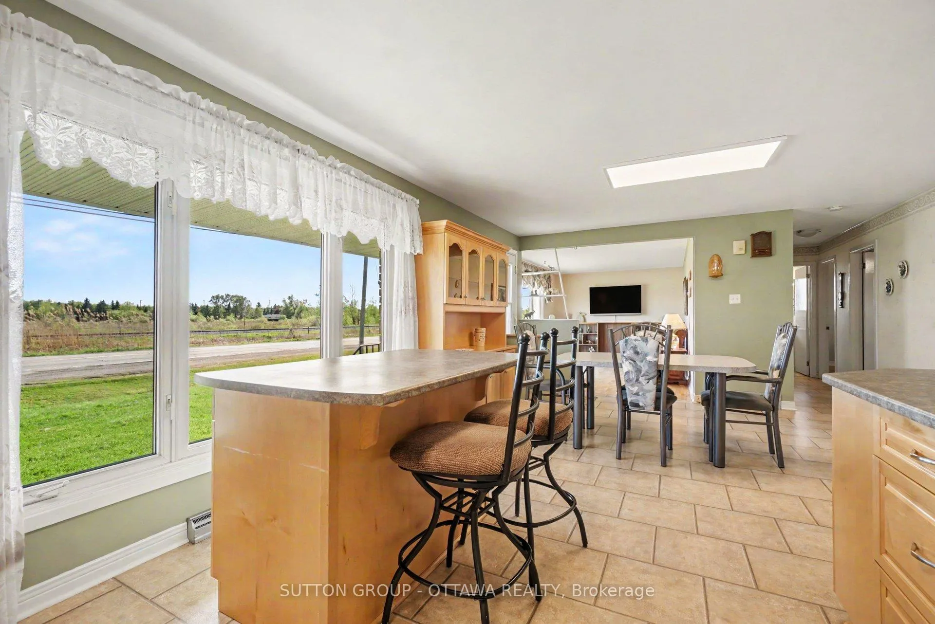 Photo 13 of 6573 Russell Road, Ottawa, Sarsfield/Bearbrook — HOMEH