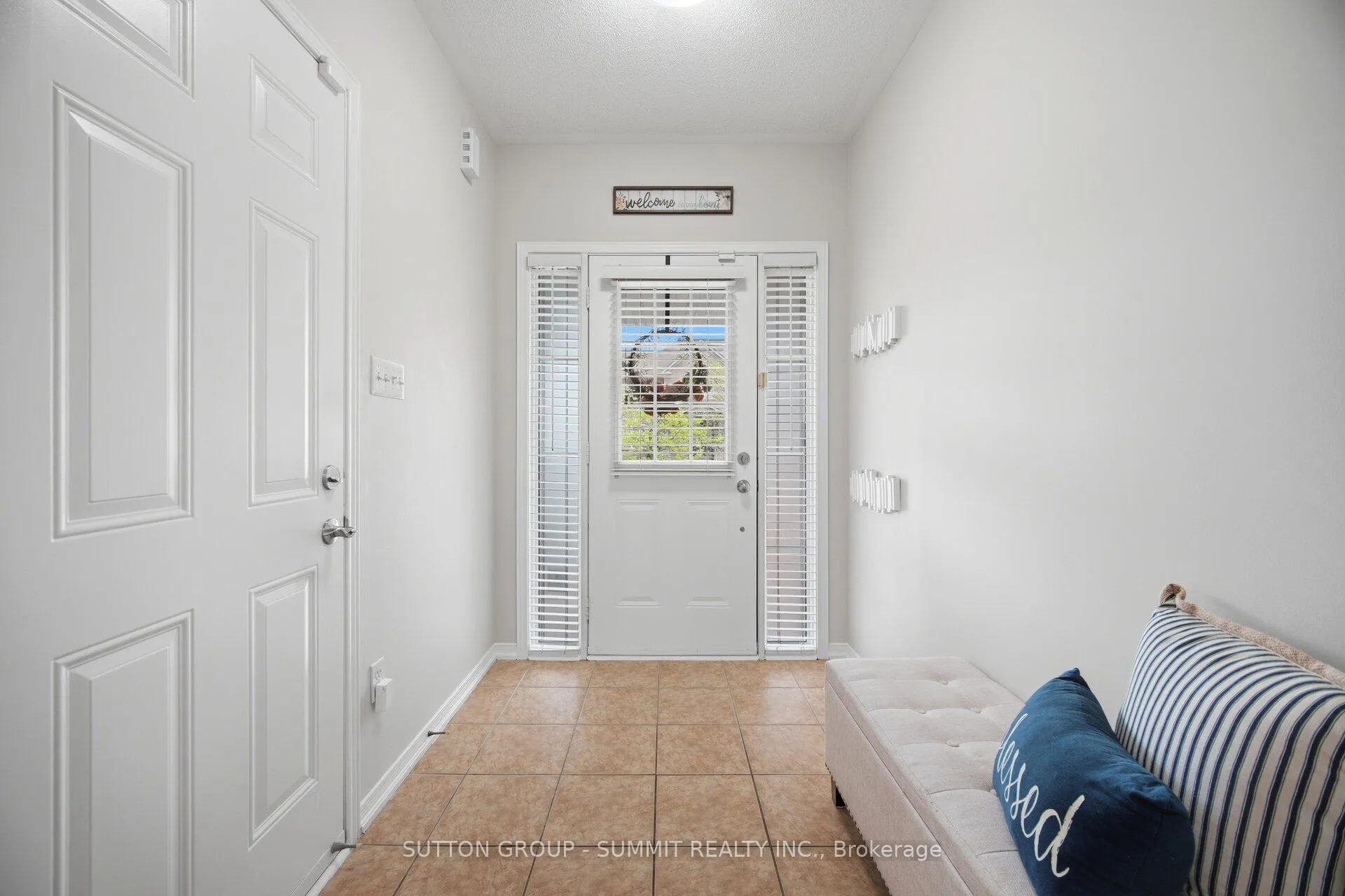 Photo 3 of 100 Burnstown Circle, Brampton, Bram East — HOMEH