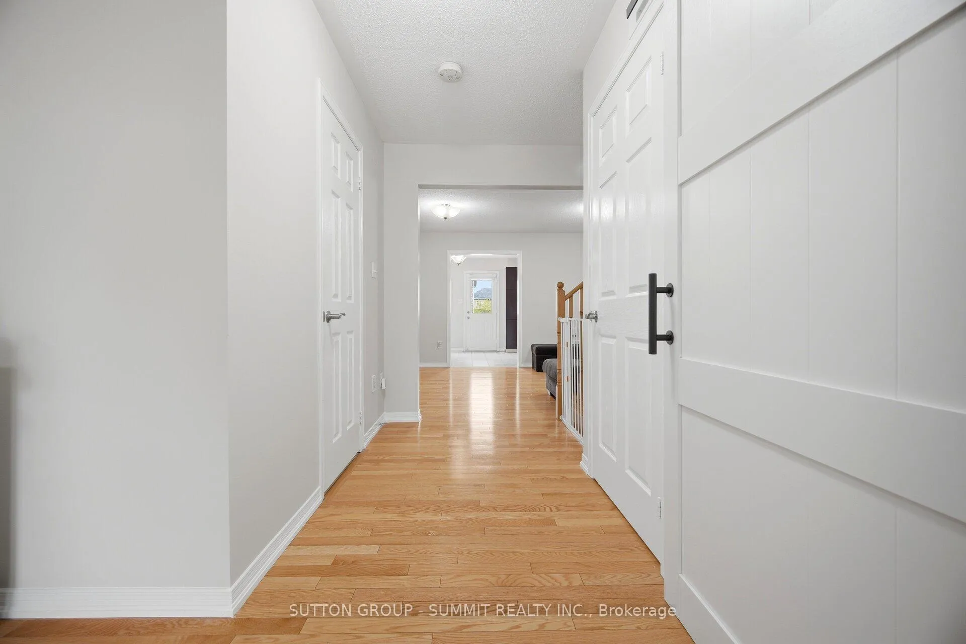 Photo 5 of 100 Burnstown Circle, Brampton, Bram East — HOMEH