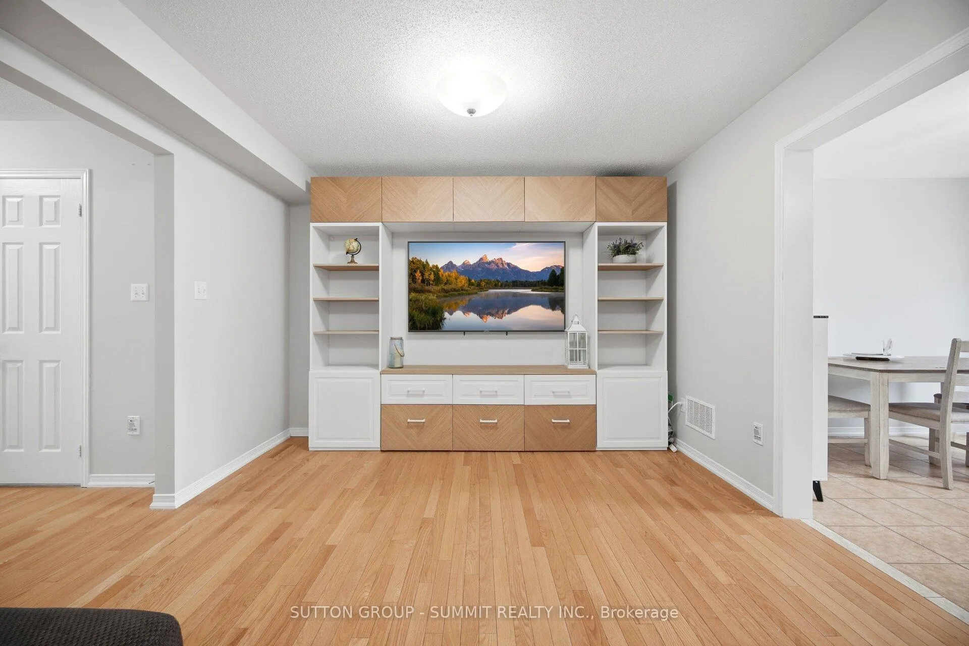 Photo 7 of 100 Burnstown Circle, Brampton, Bram East — HOMEH